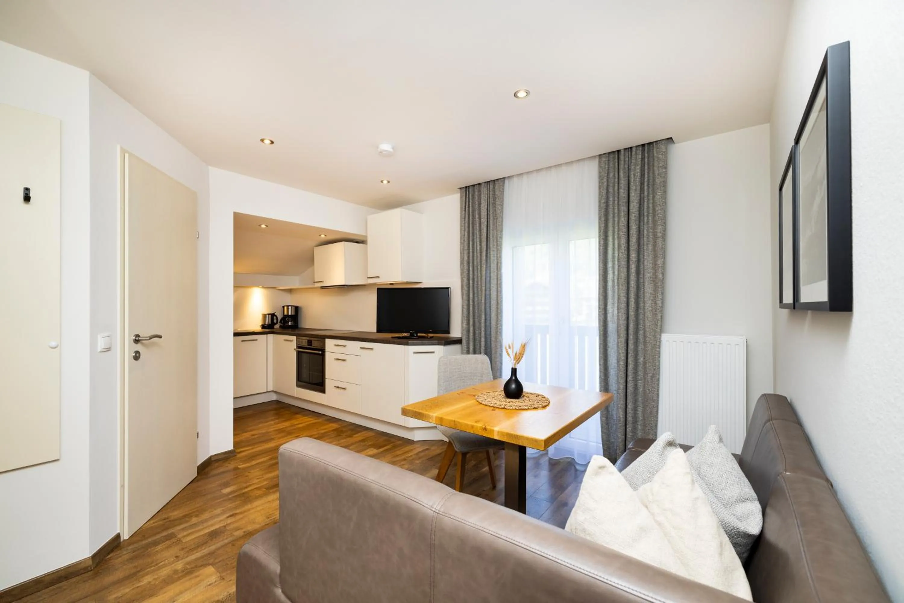 Kitchen or kitchenette in Aparthotel Jägerheim