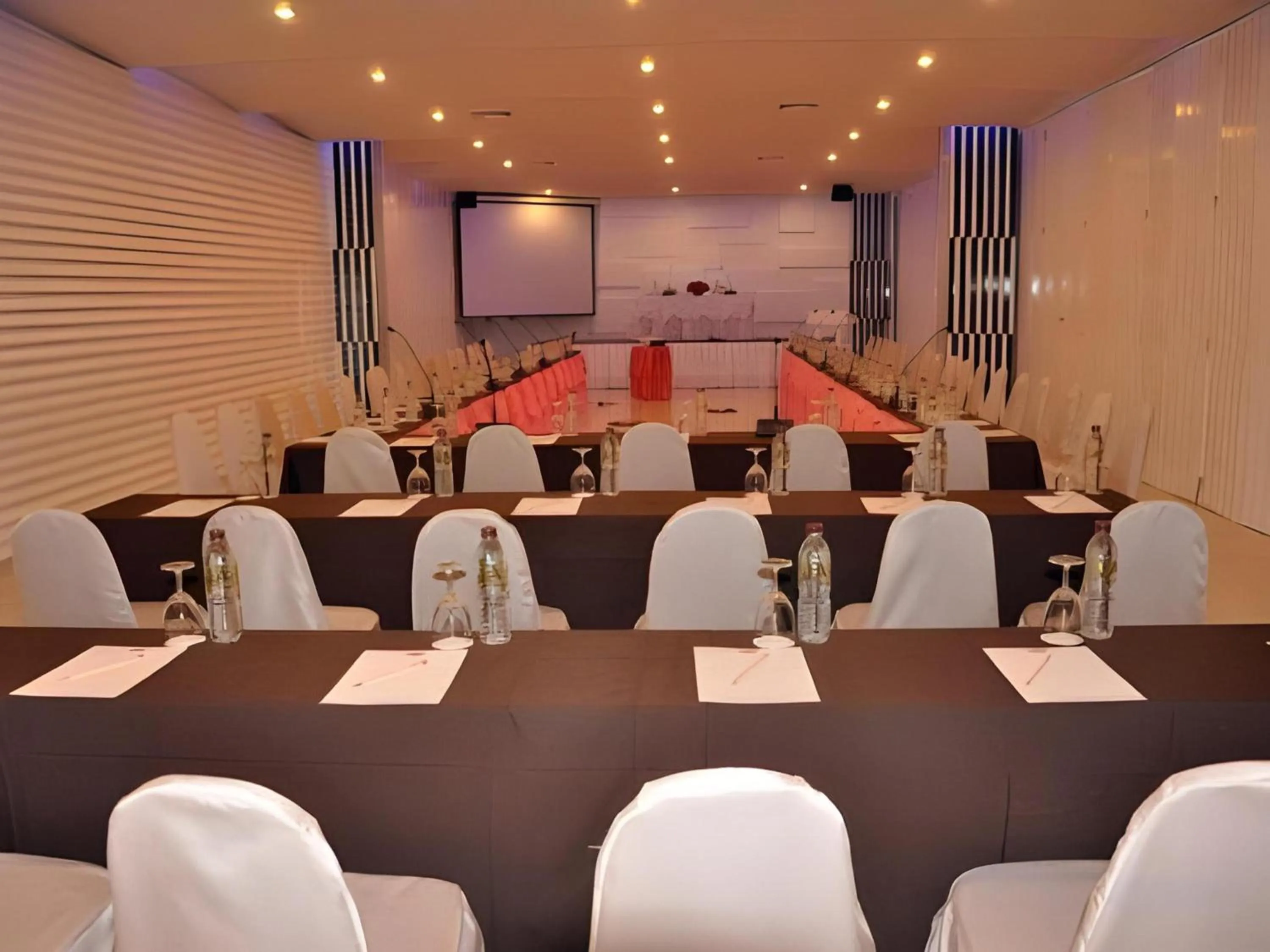 Meeting/conference room in Sunday JA Plus Hotel