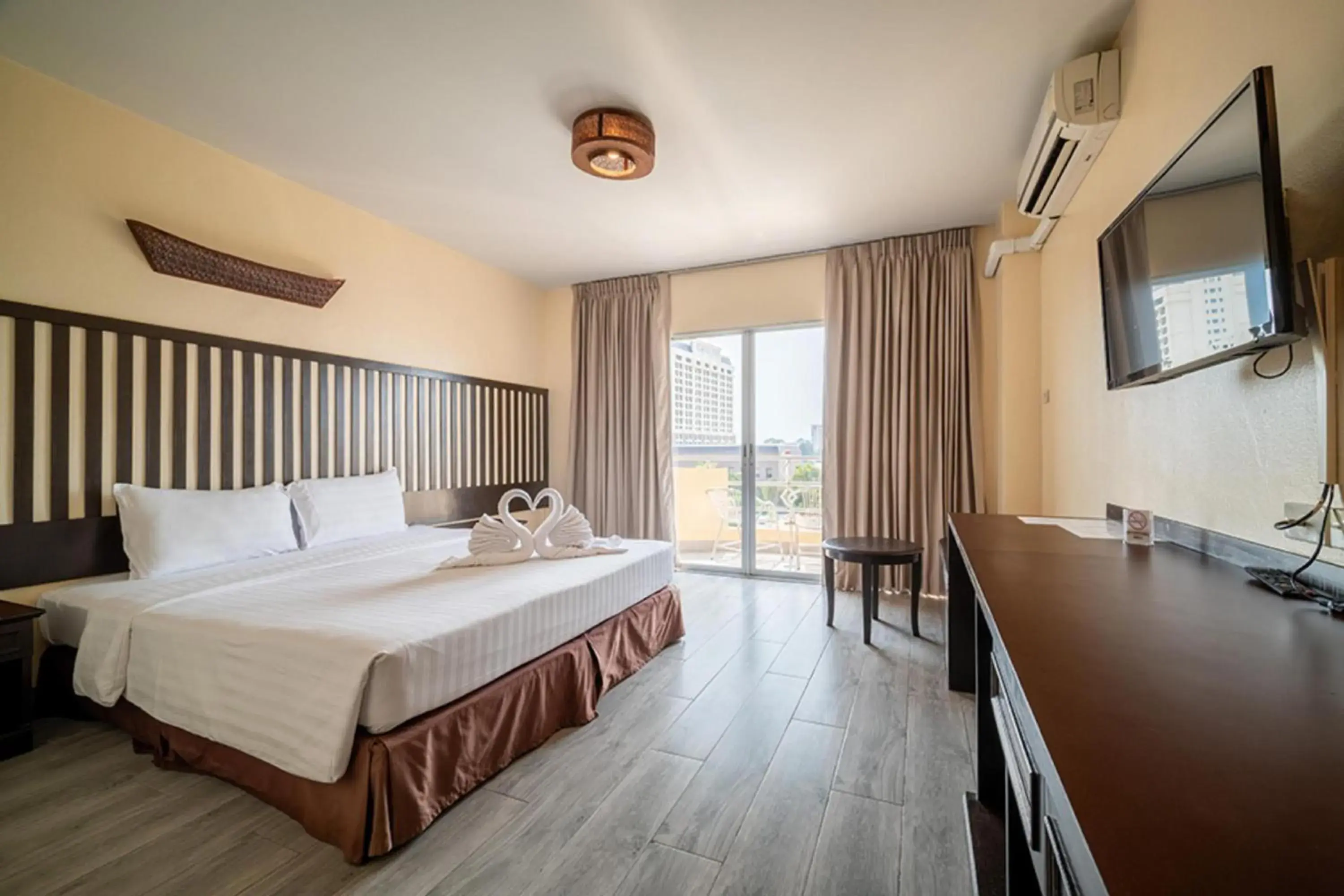 Deluxe King Room in Sunday JA Plus Hotel Deluxe King Room in Sunday JA Plus Hotel