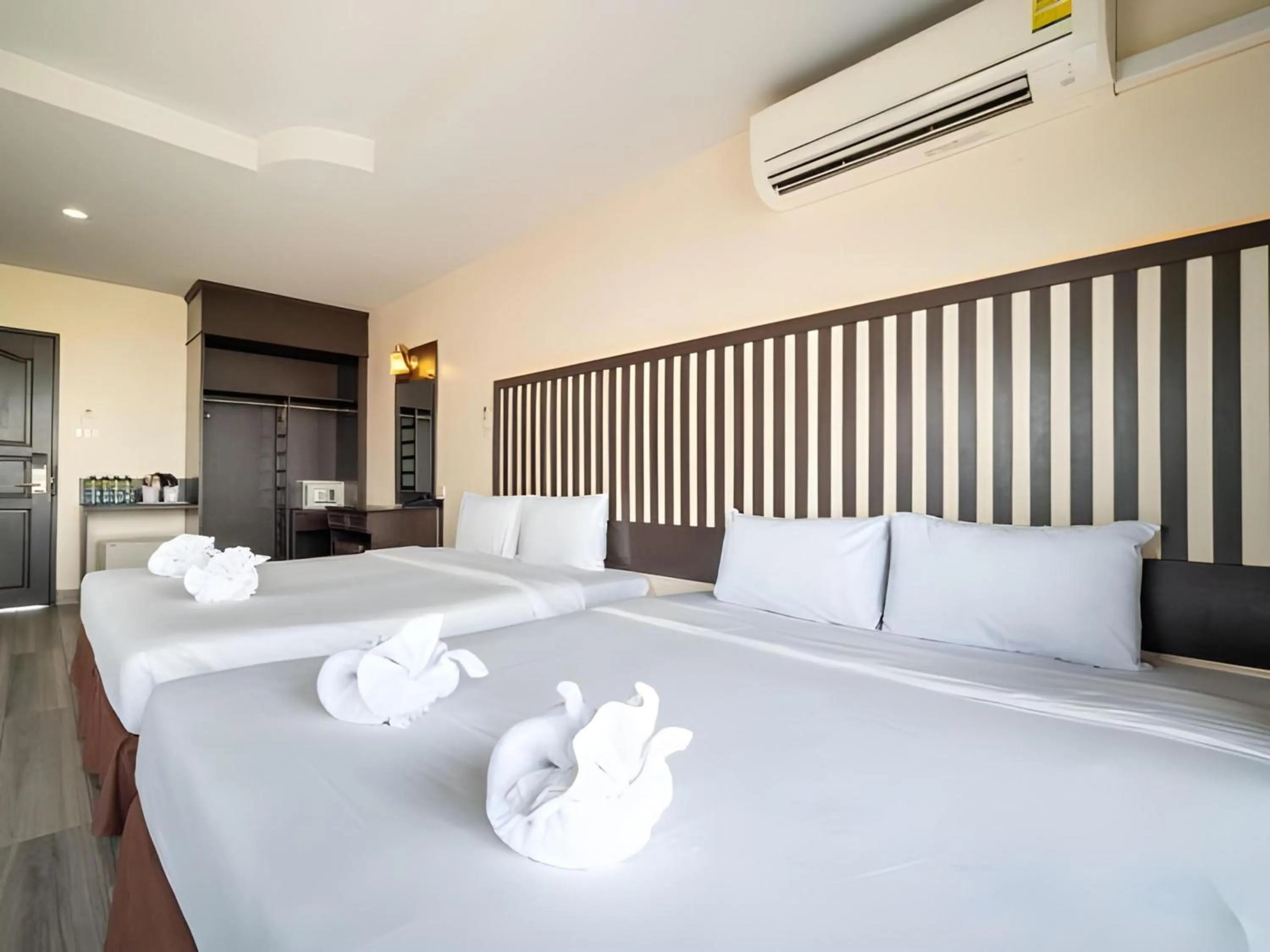 Photo of the whole room, Bed in Sunday JA Plus Hotel