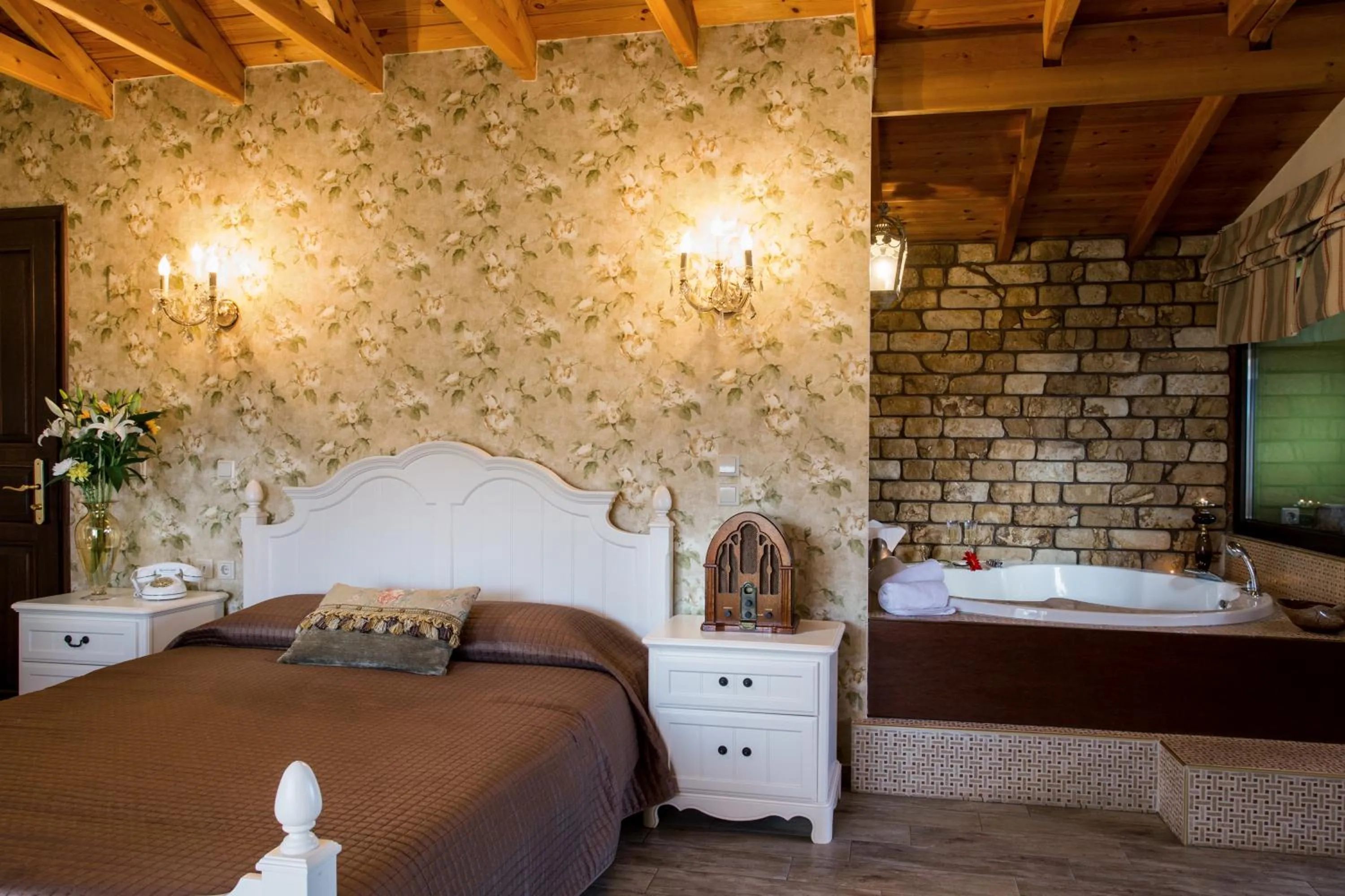 Photo of the whole room, Bed in Atrion Highland Hotel