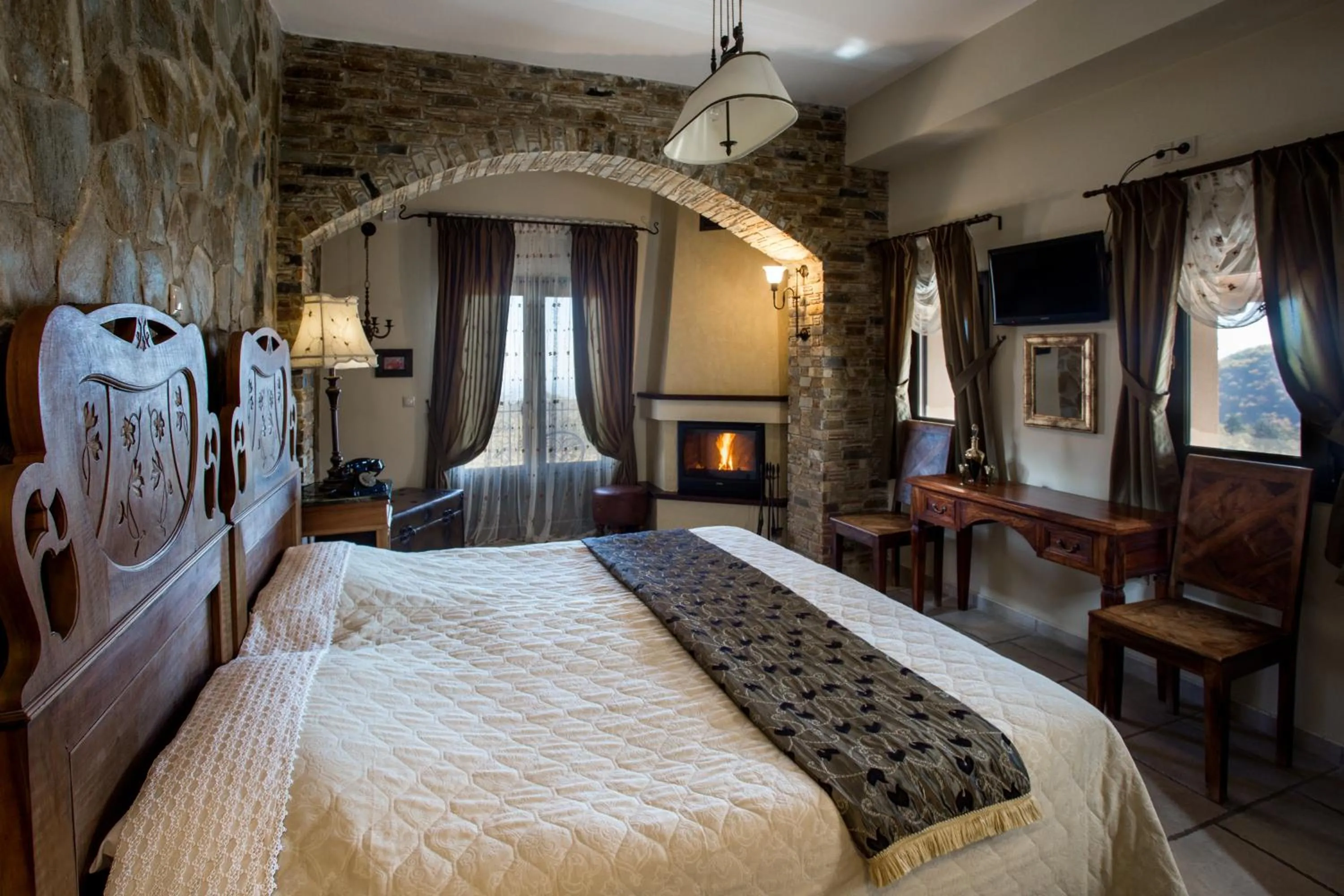 Photo of the whole room, Bed in Atrion Highland Hotel