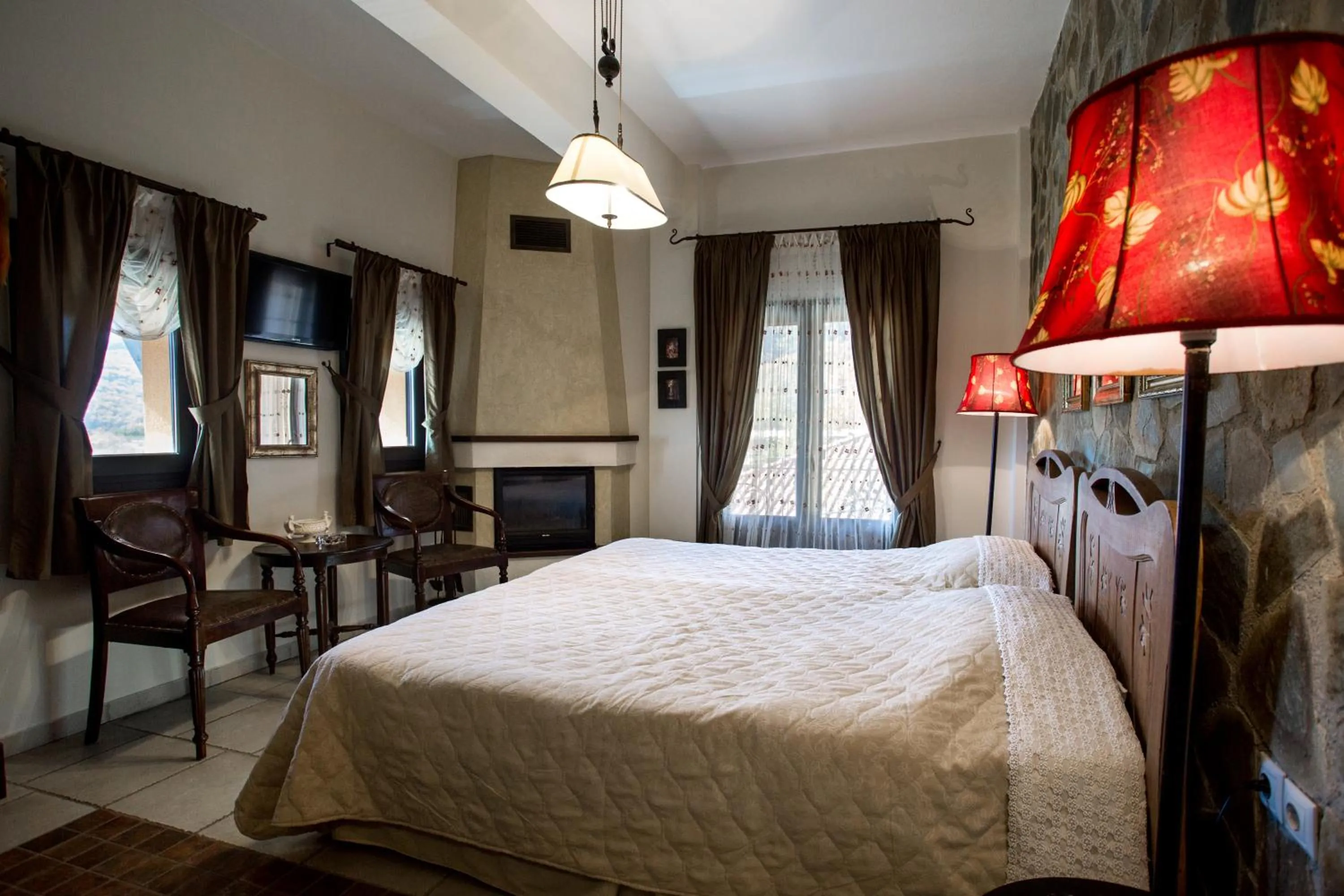 Photo of the whole room, Bed in Atrion Highland Hotel