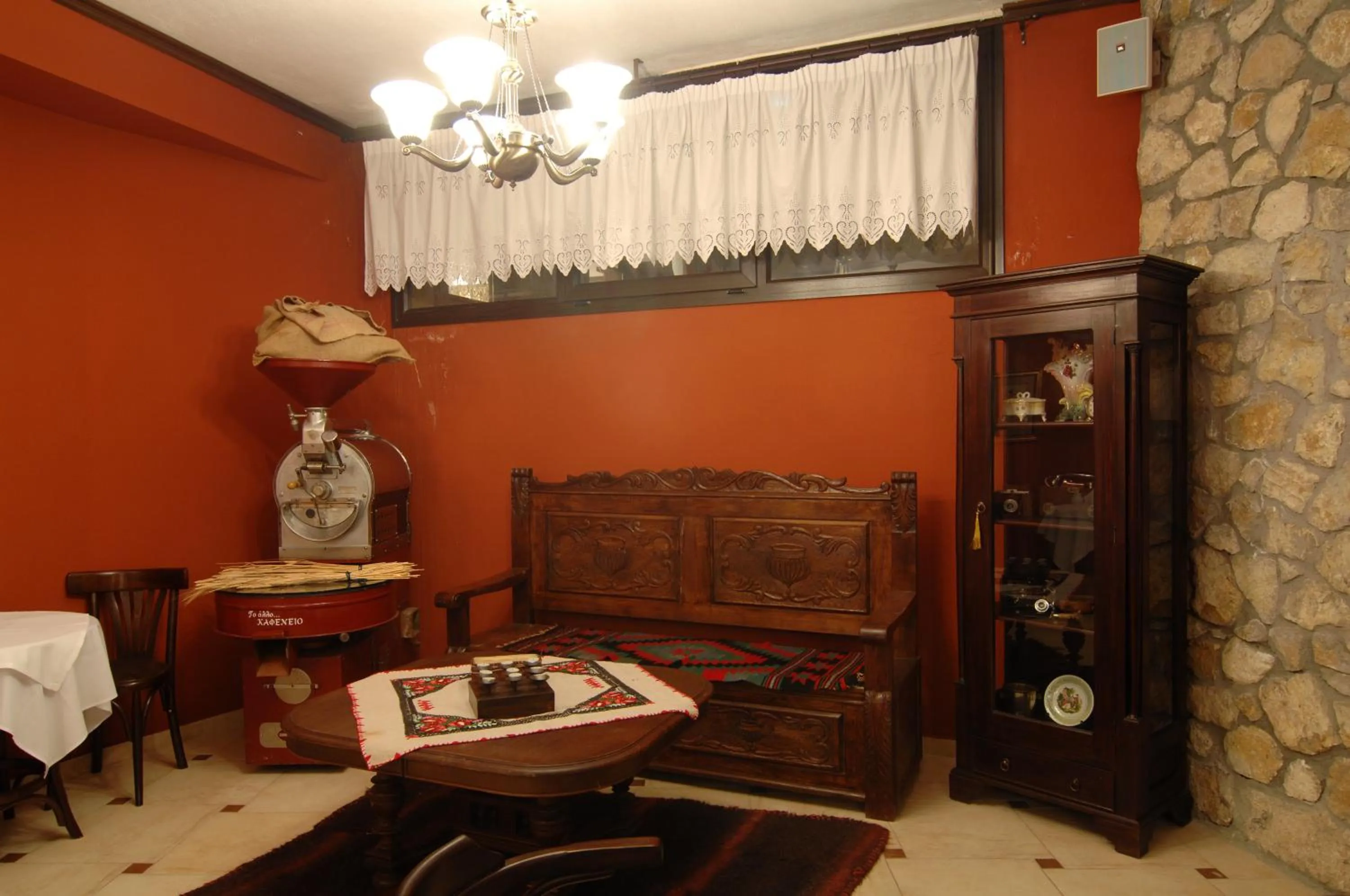 Restaurant/places to eat in Atrion Highland Hotel