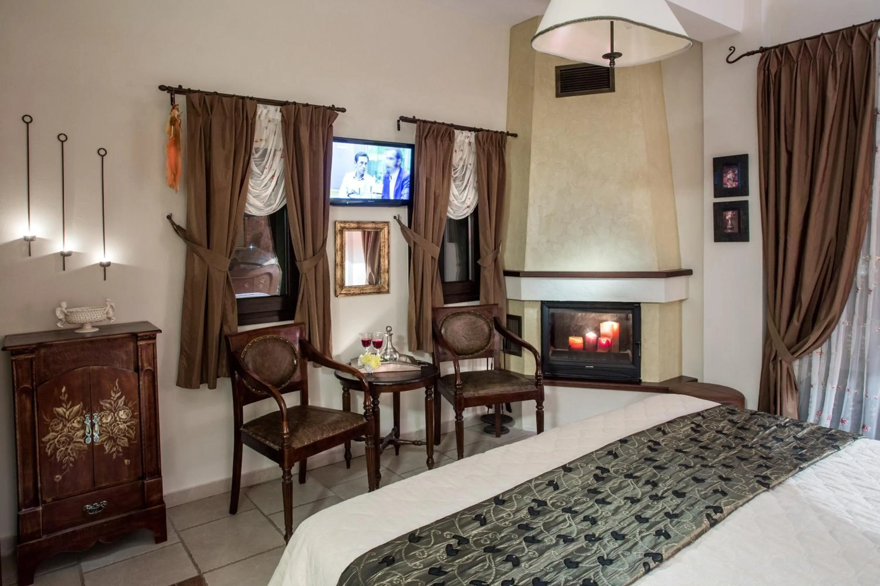 Photo of the whole room, Bed in Atrion Highland Hotel