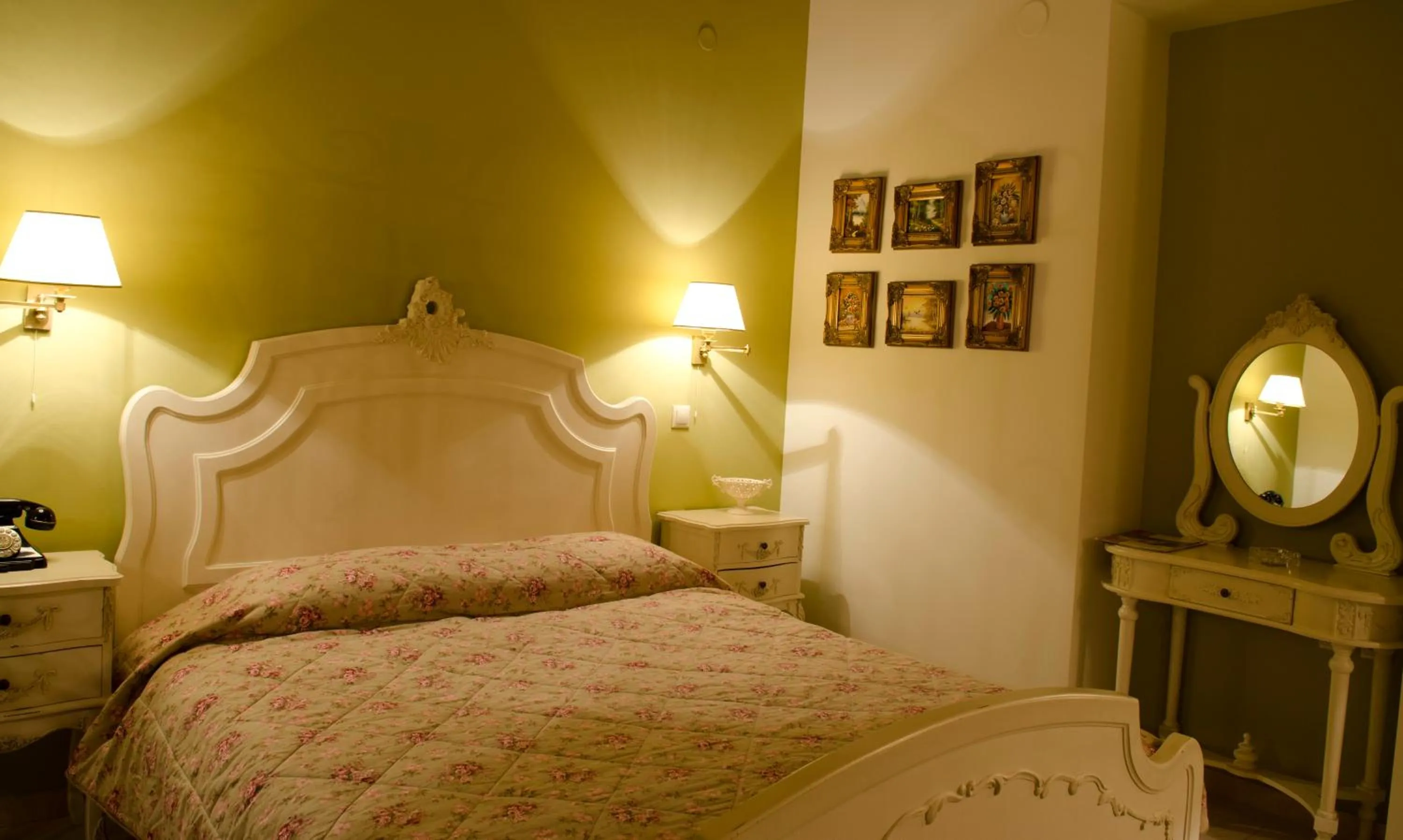 Decorative detail, Bed in Atrion Highland Hotel