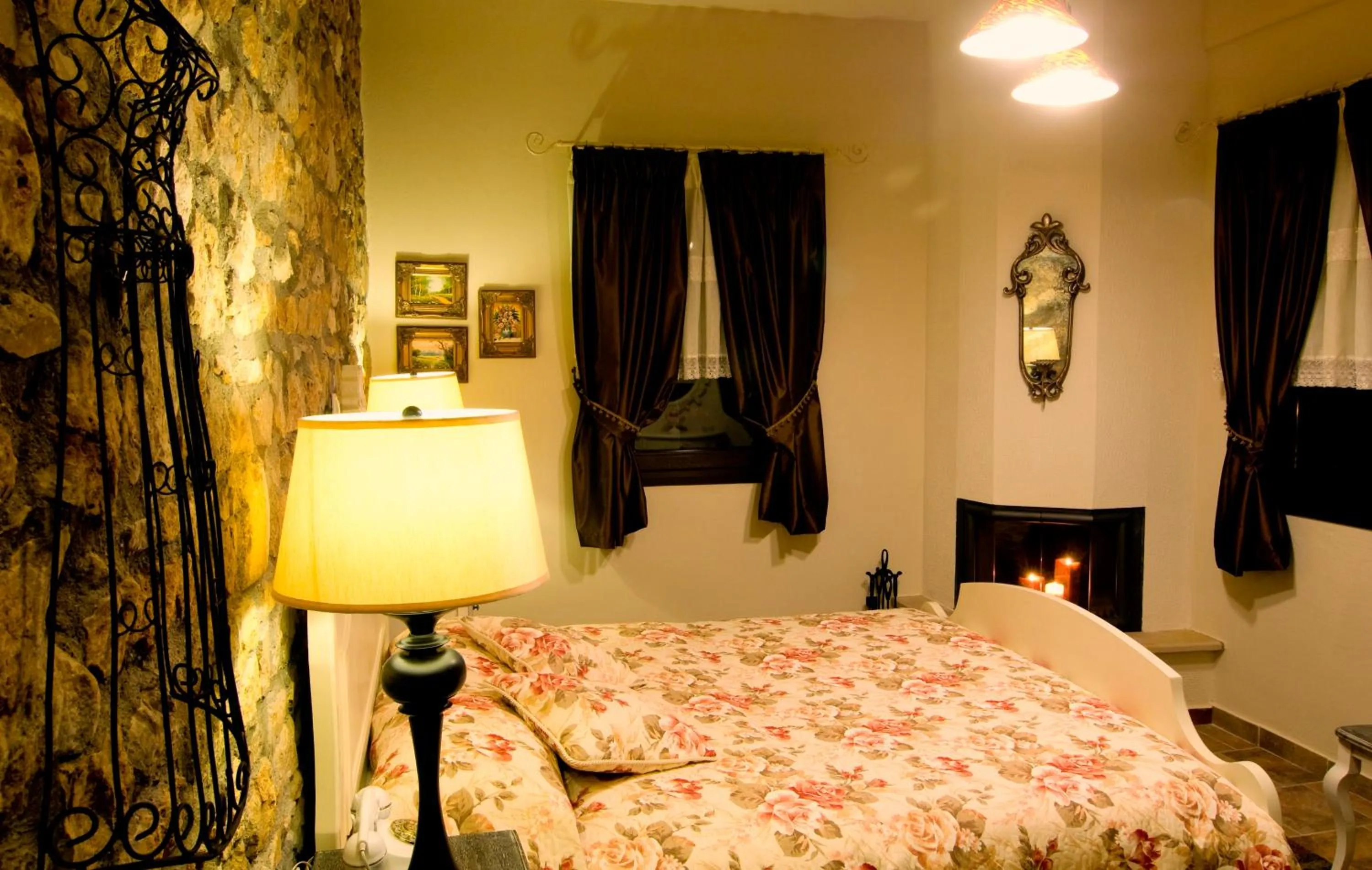 Photo of the whole room, Bed in Atrion Highland Hotel