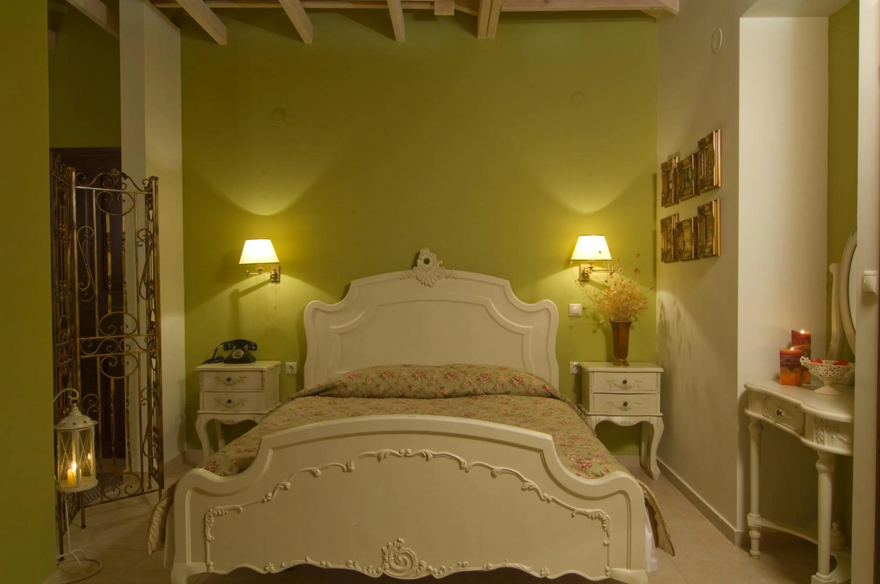 Photo of the whole room, Bed in Atrion Highland Hotel