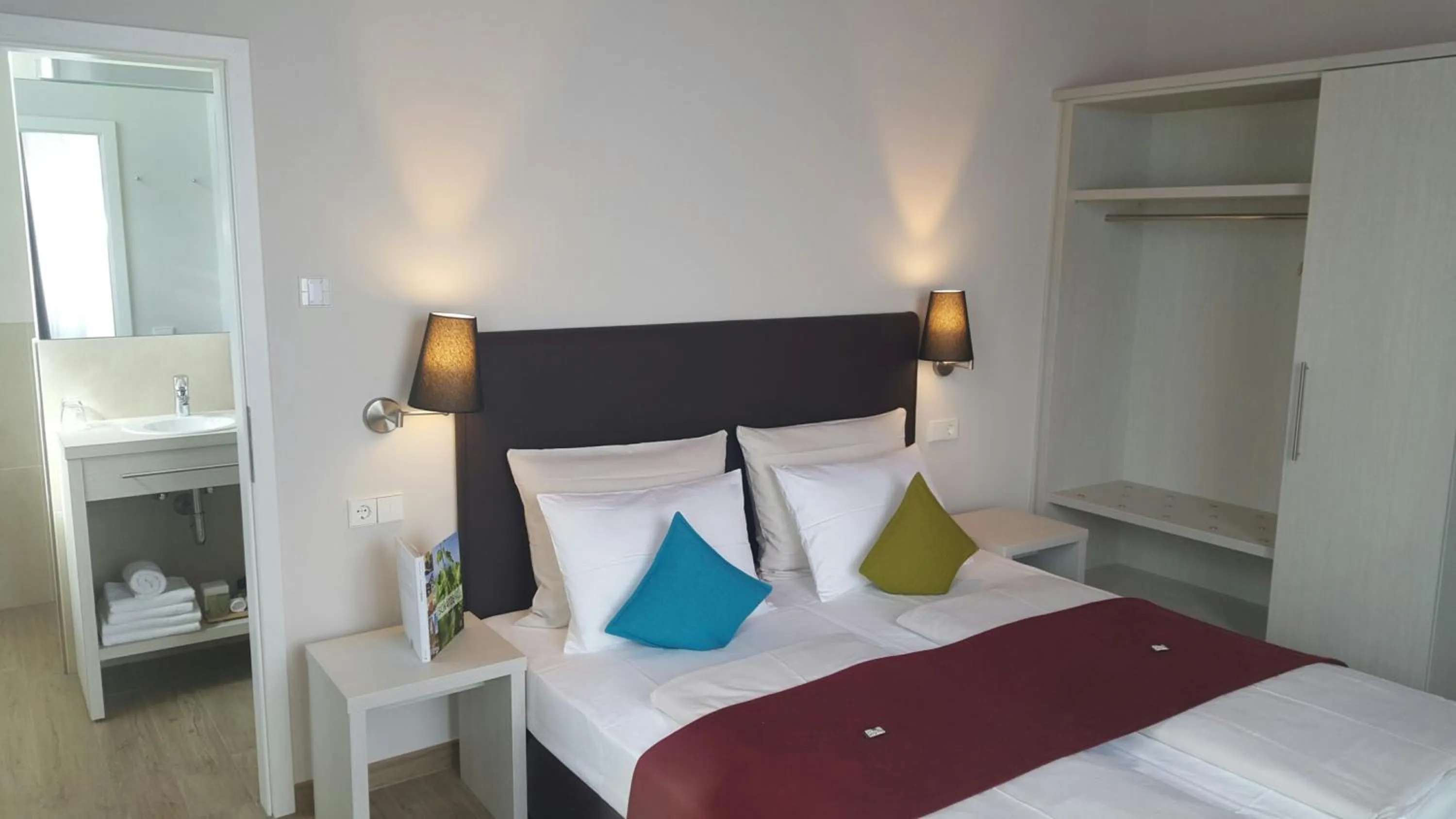 Photo of the whole room, Bed in Hotel Palatina "Hotel-Restaurant"