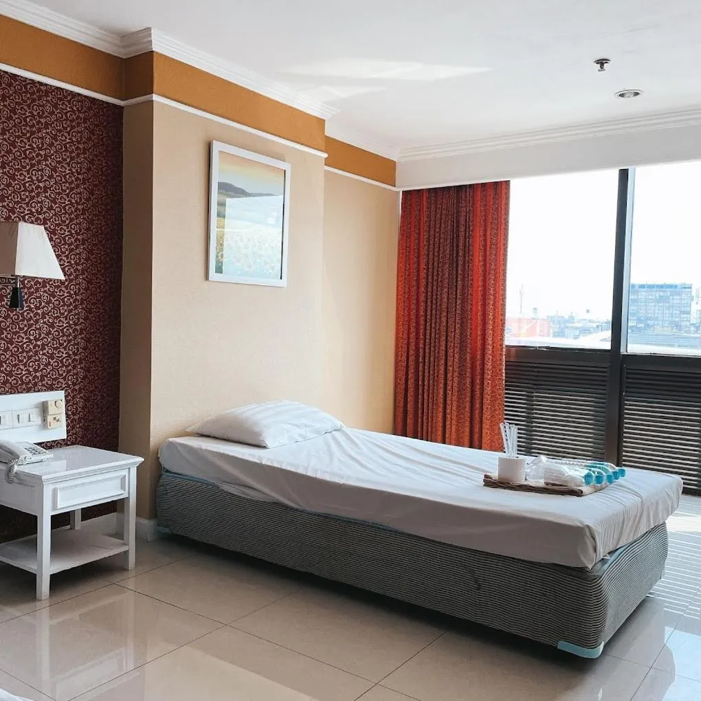 Bed in Bay Hotel Srinakarin