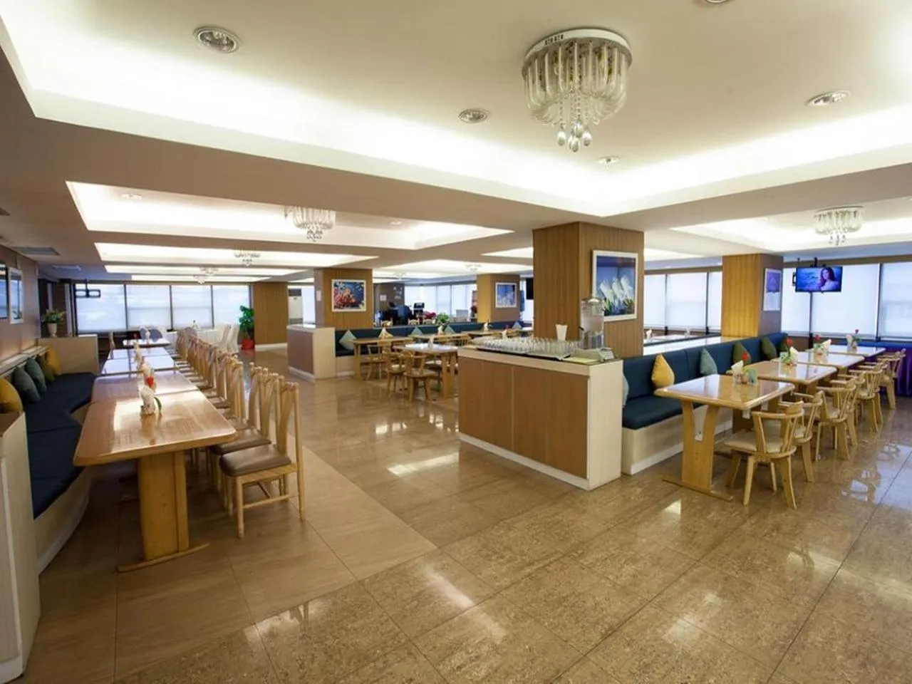 Restaurant/places to eat in Bay Hotel Srinakarin