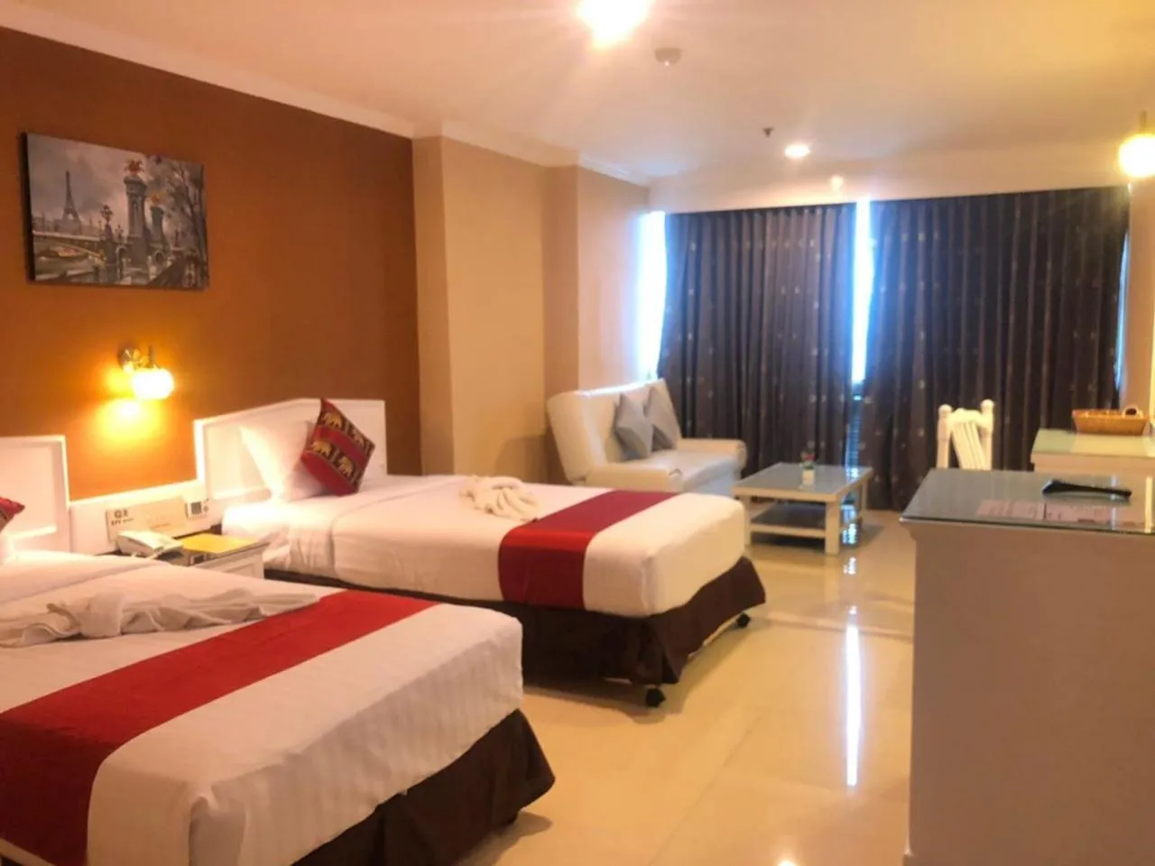 Bed in Bay Hotel Srinakarin