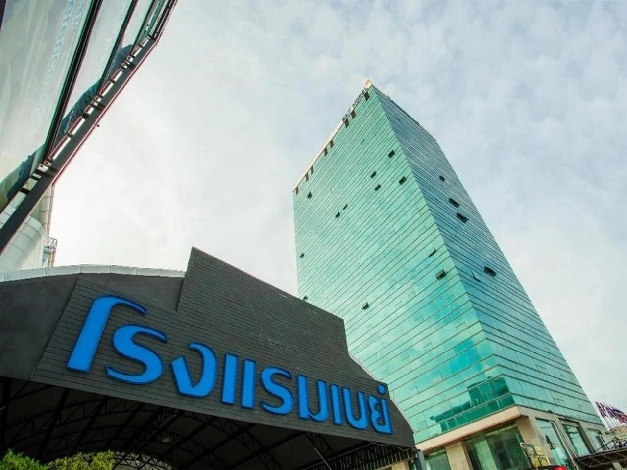 Property building in Bay Hotel Srinakarin