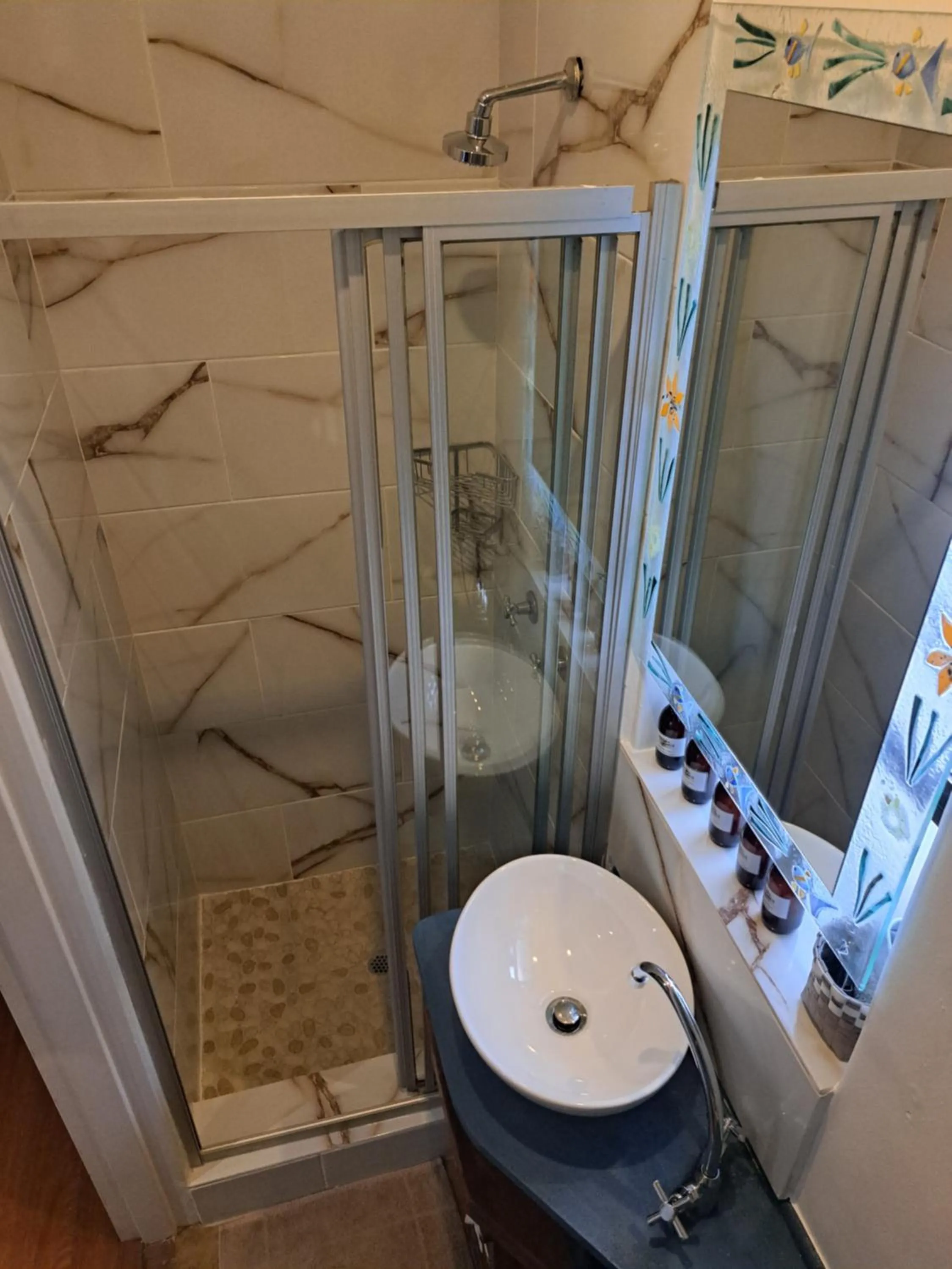 Shower in Khashamongo B & B