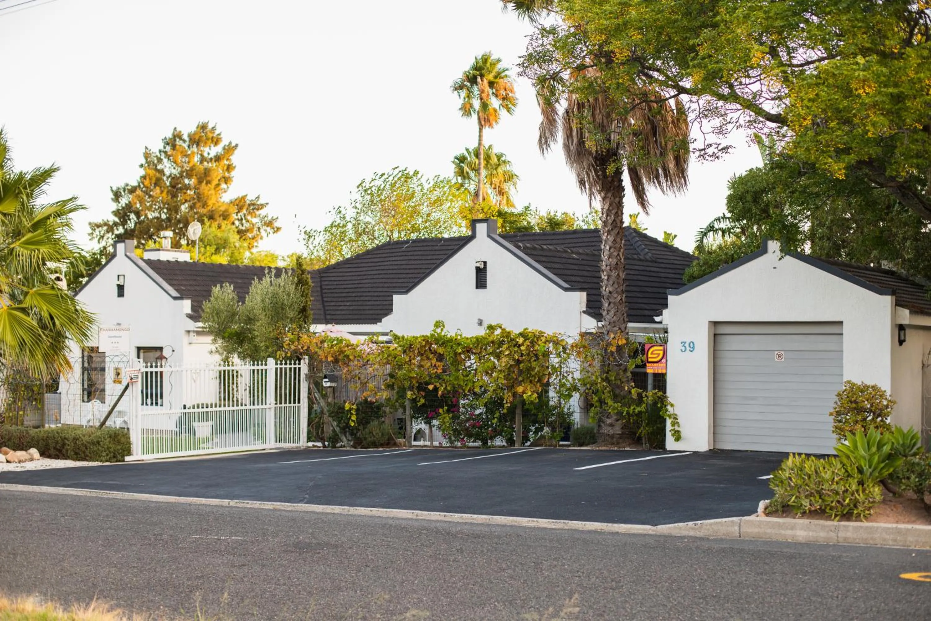 Property building in Khashamongo B & B