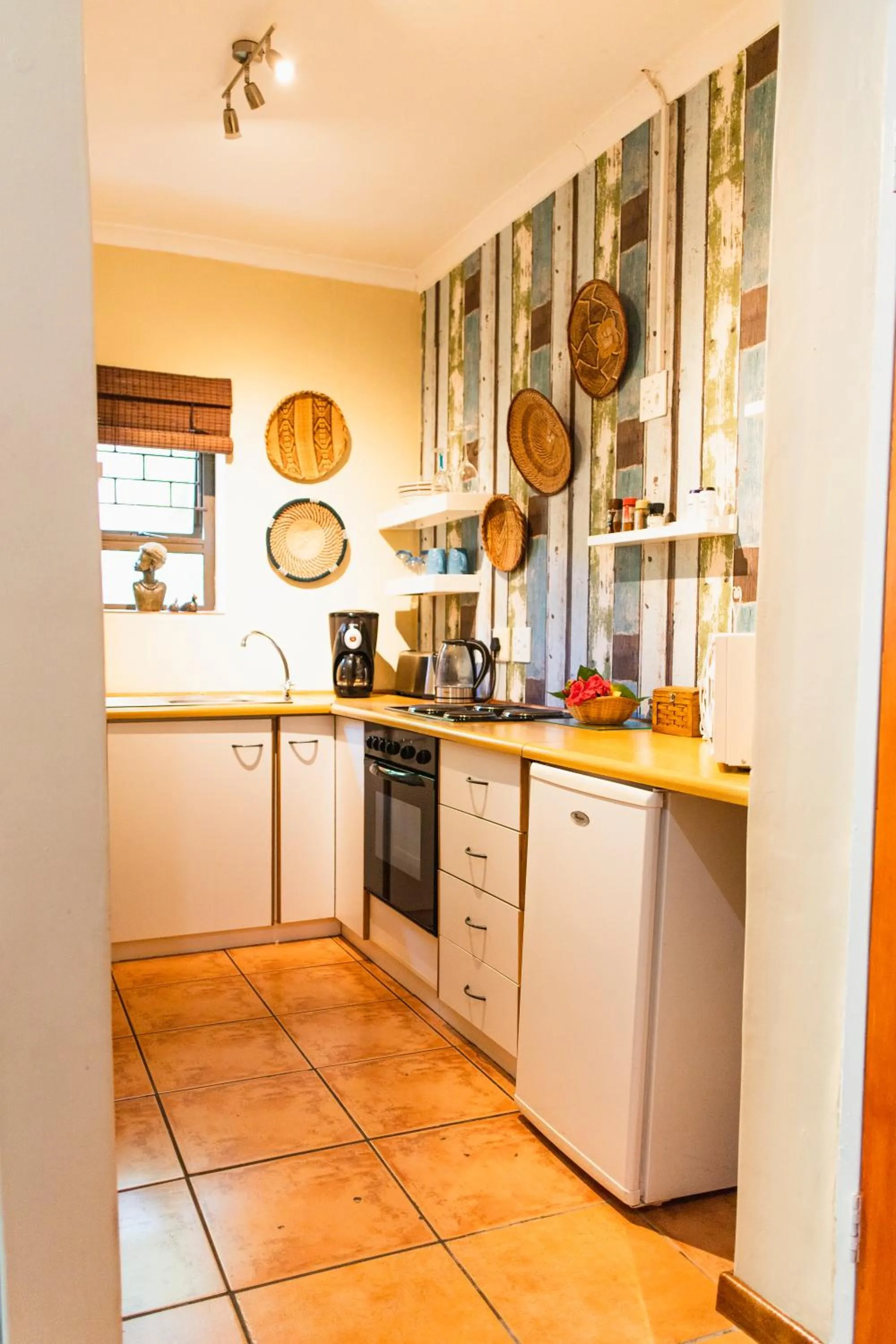 Kitchen or kitchenette in Khashamongo B & B