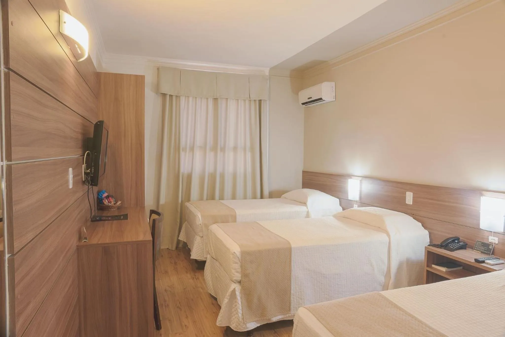 Photo of the whole room, Bed in Açores Premium- 5 Minutos do Moinhos de Vento