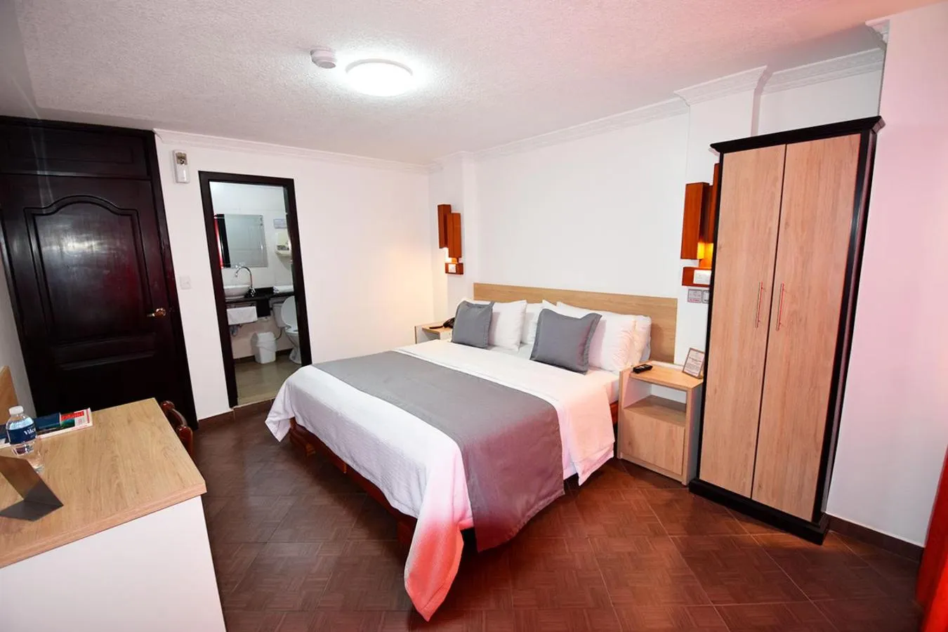 Bedroom, Bed in Hotel Plaza Victoria