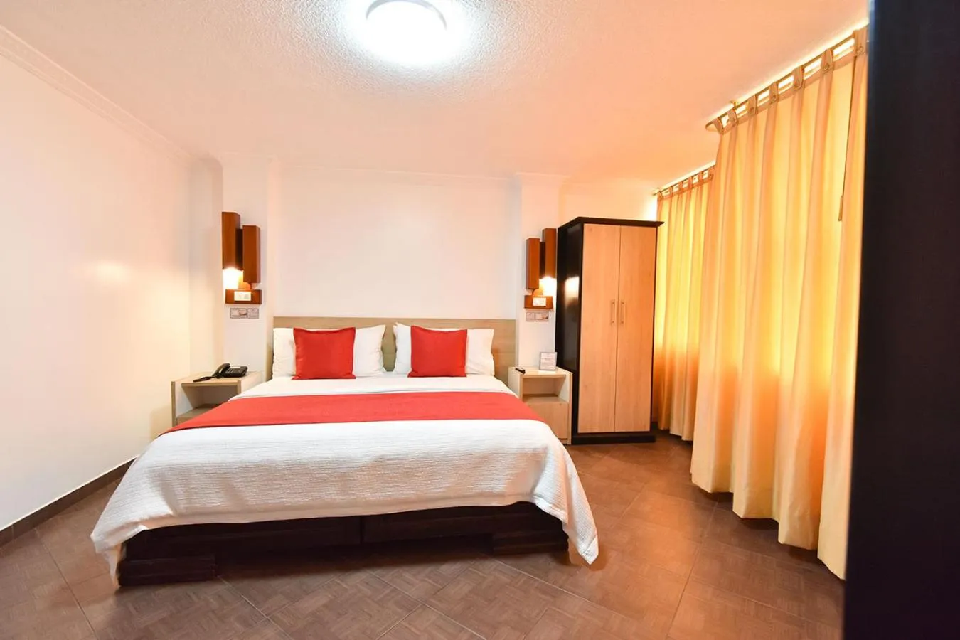 Bedroom, Bed in Hotel Plaza Victoria