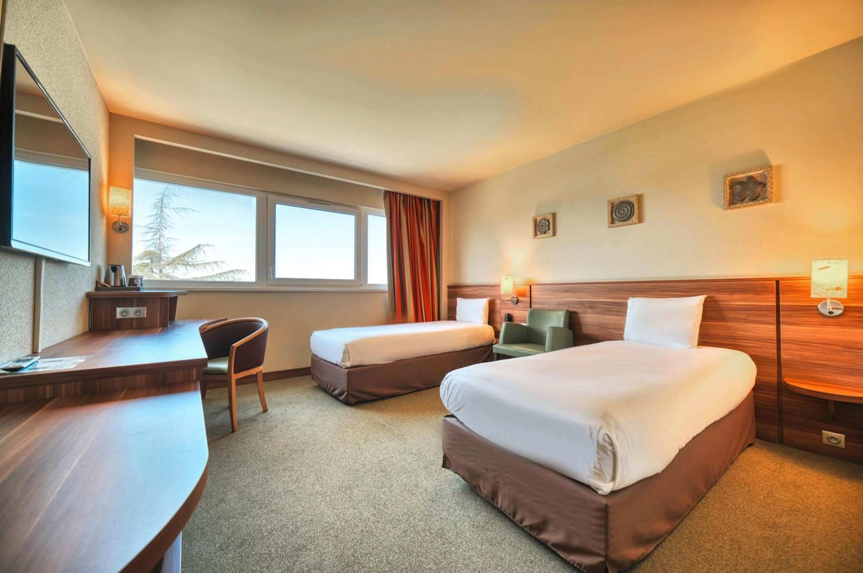 Photo of the whole room, Bed in Kyriad Prestige Mulhouse - Basel