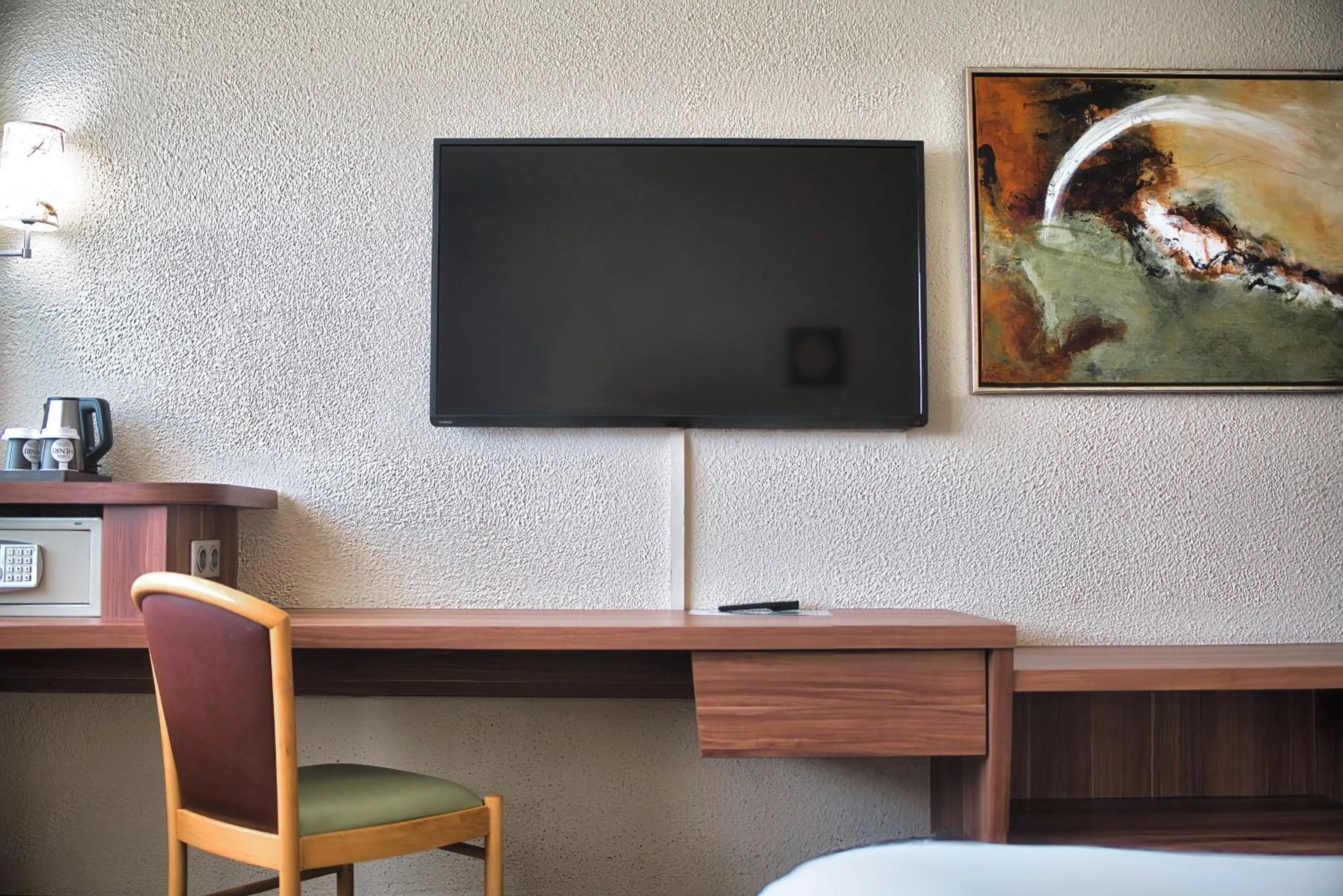 TV and multimedia in Kyriad Prestige Mulhouse - Basel