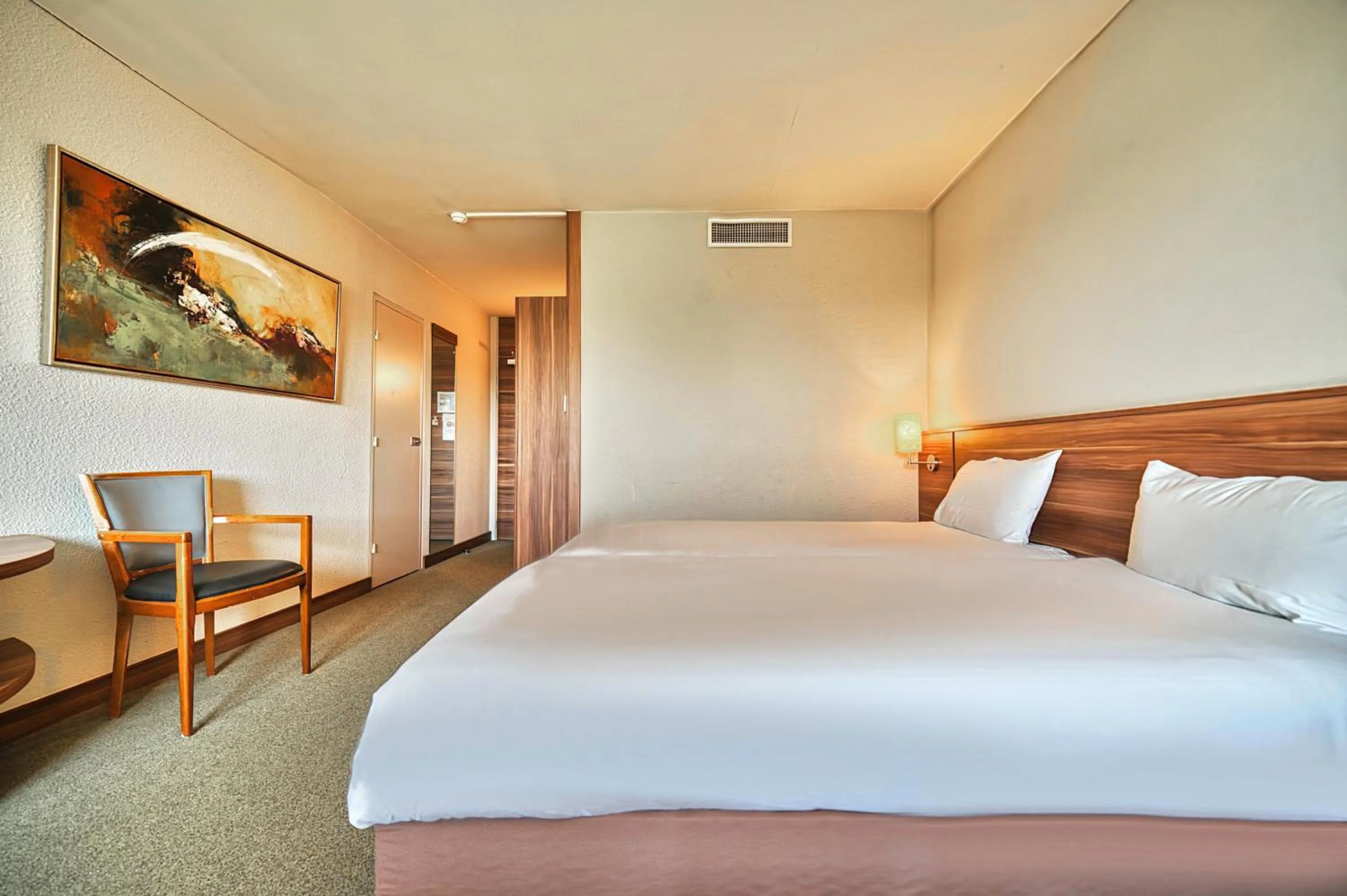 Bed in Kyriad Prestige Mulhouse - Basel