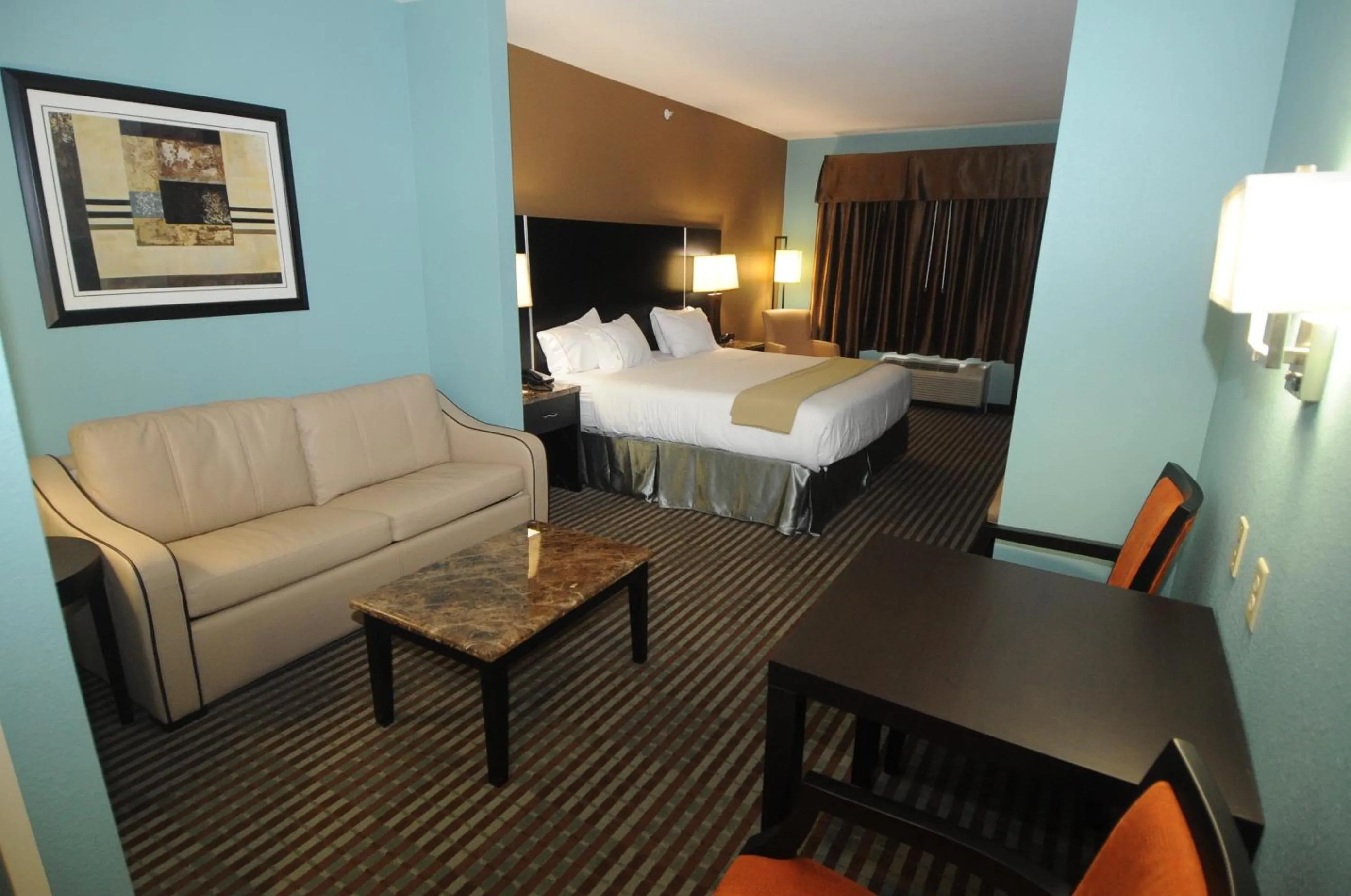 Photo of the whole room, Bed in Holiday Inn Express Somerset by IHG