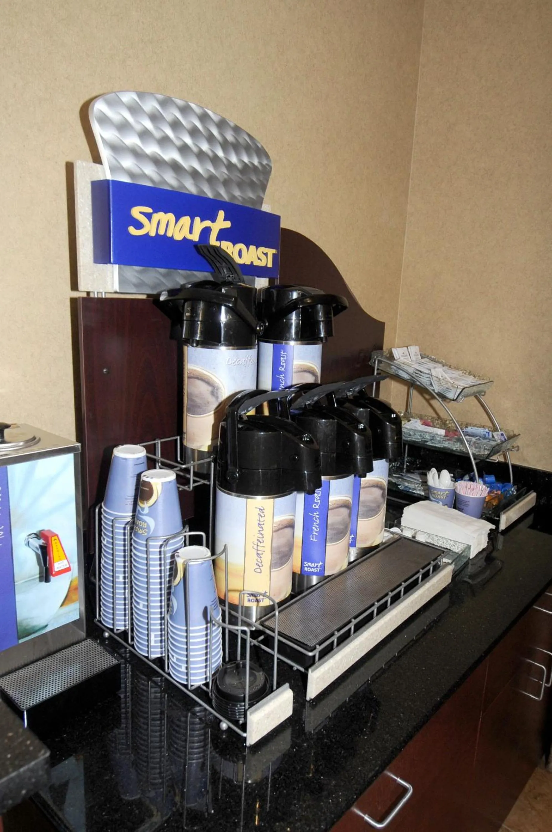 Restaurant/places to eat in Holiday Inn Express Somerset by IHG