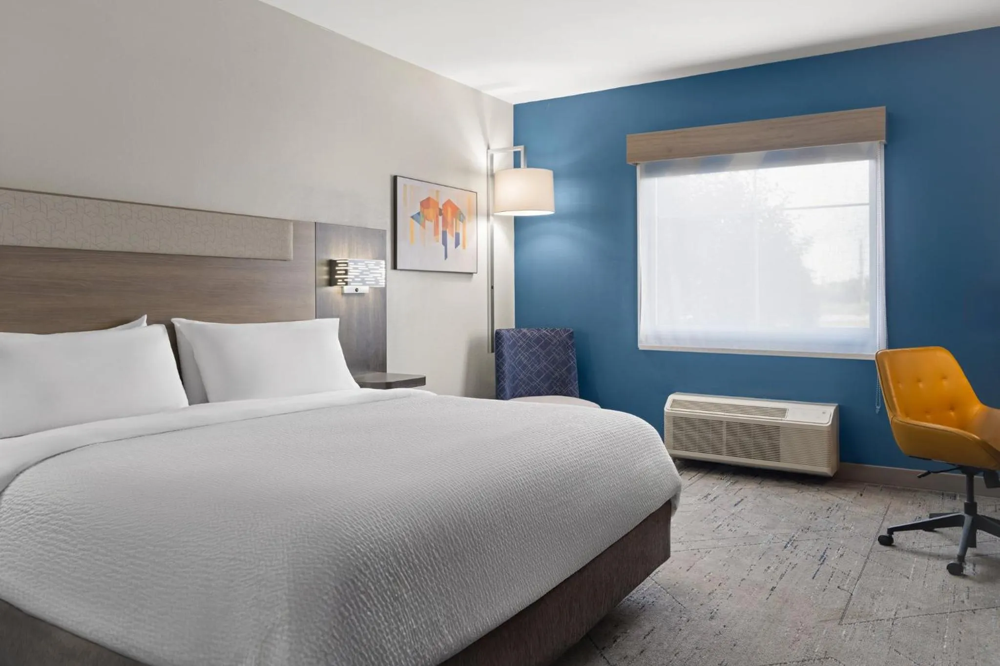 Photo of the whole room, Bed in Holiday Inn Express Toledo North by IHG