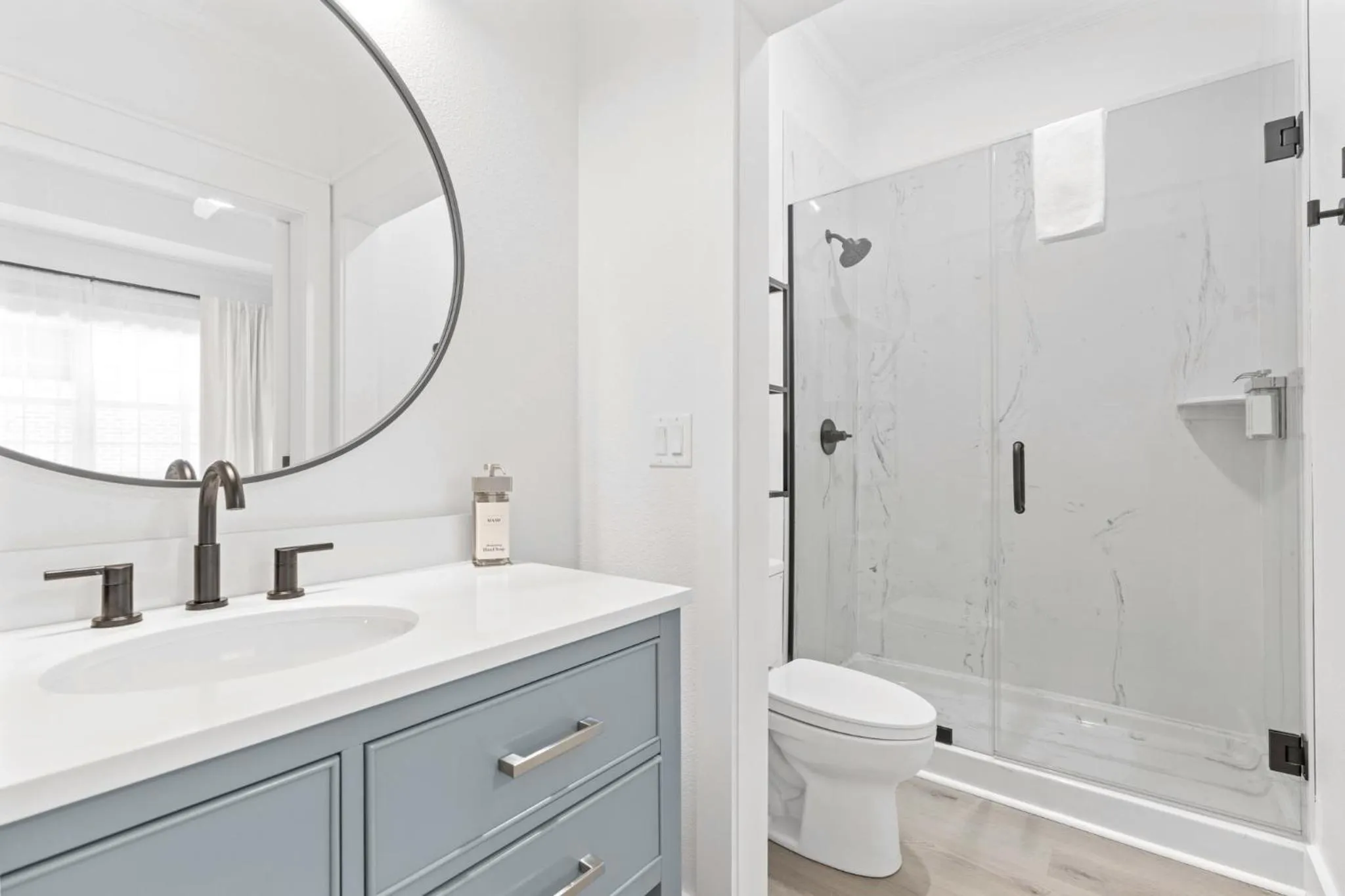 Shower in 27 on Park Boutique Hotel & Venue