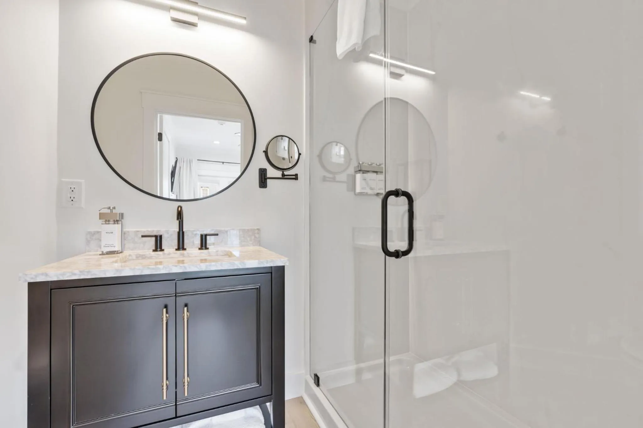 Shower in 27 on Park Boutique Hotel & Venue