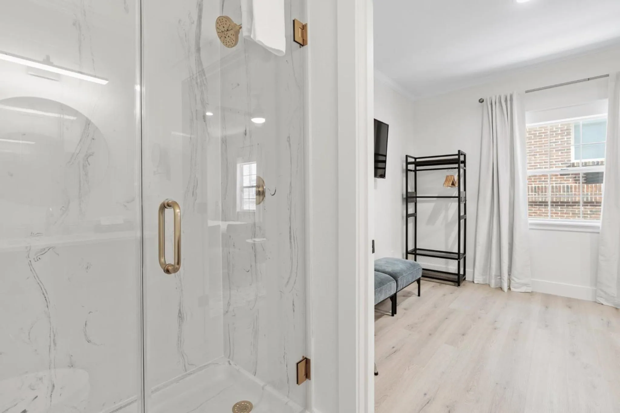 Shower in 27 on Park Boutique Hotel & Venue