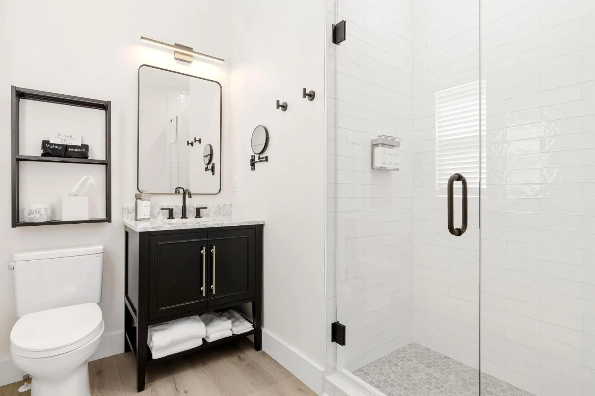 Shower in 27 on Park Boutique Hotel & Venue