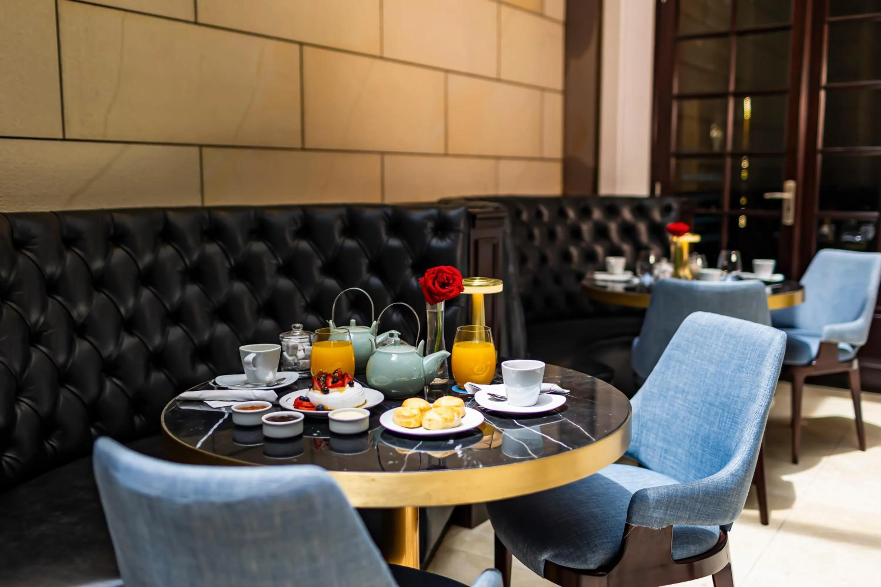 Living room in Algodon Mansion