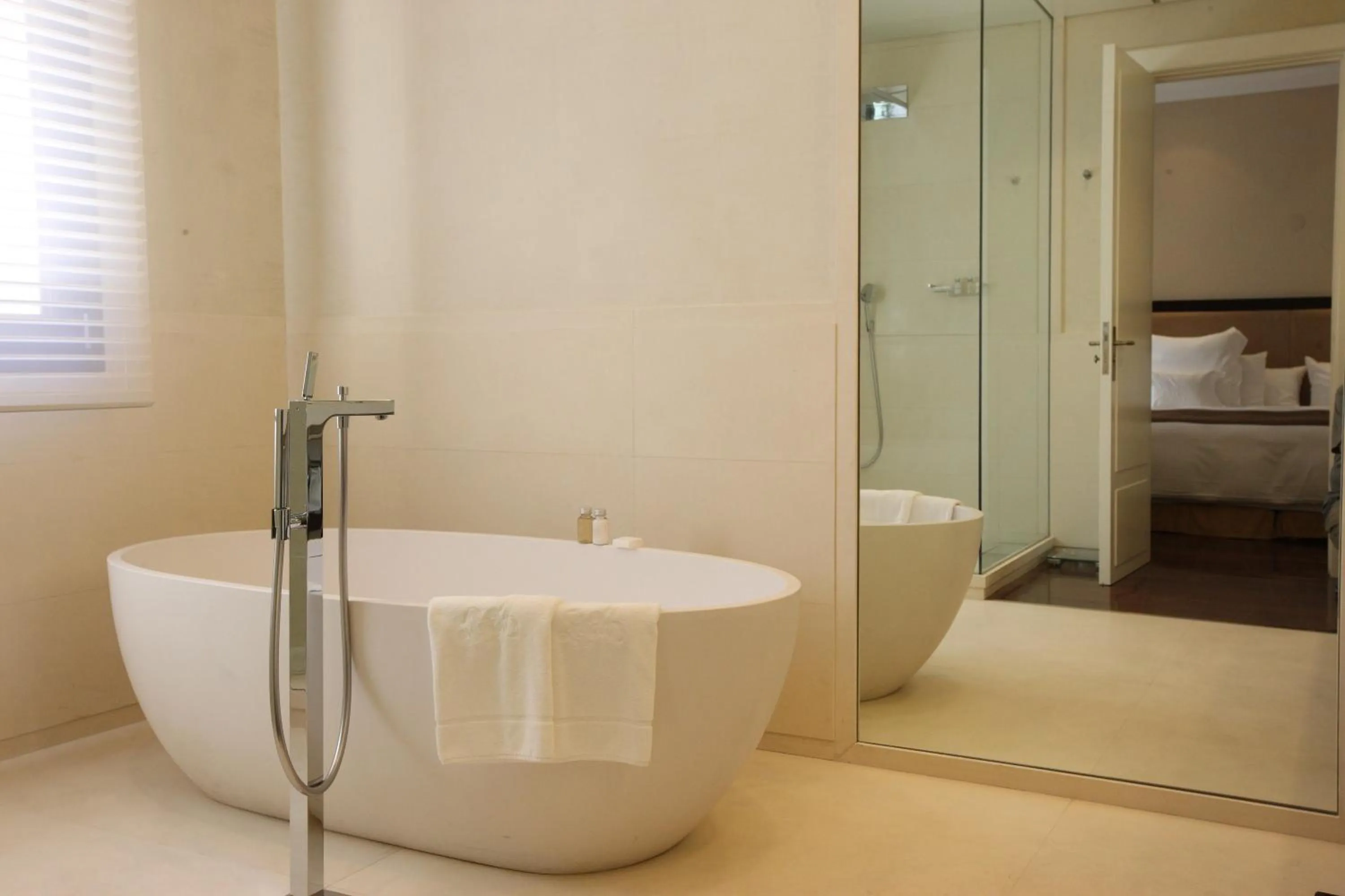 Shower in Algodon Mansion