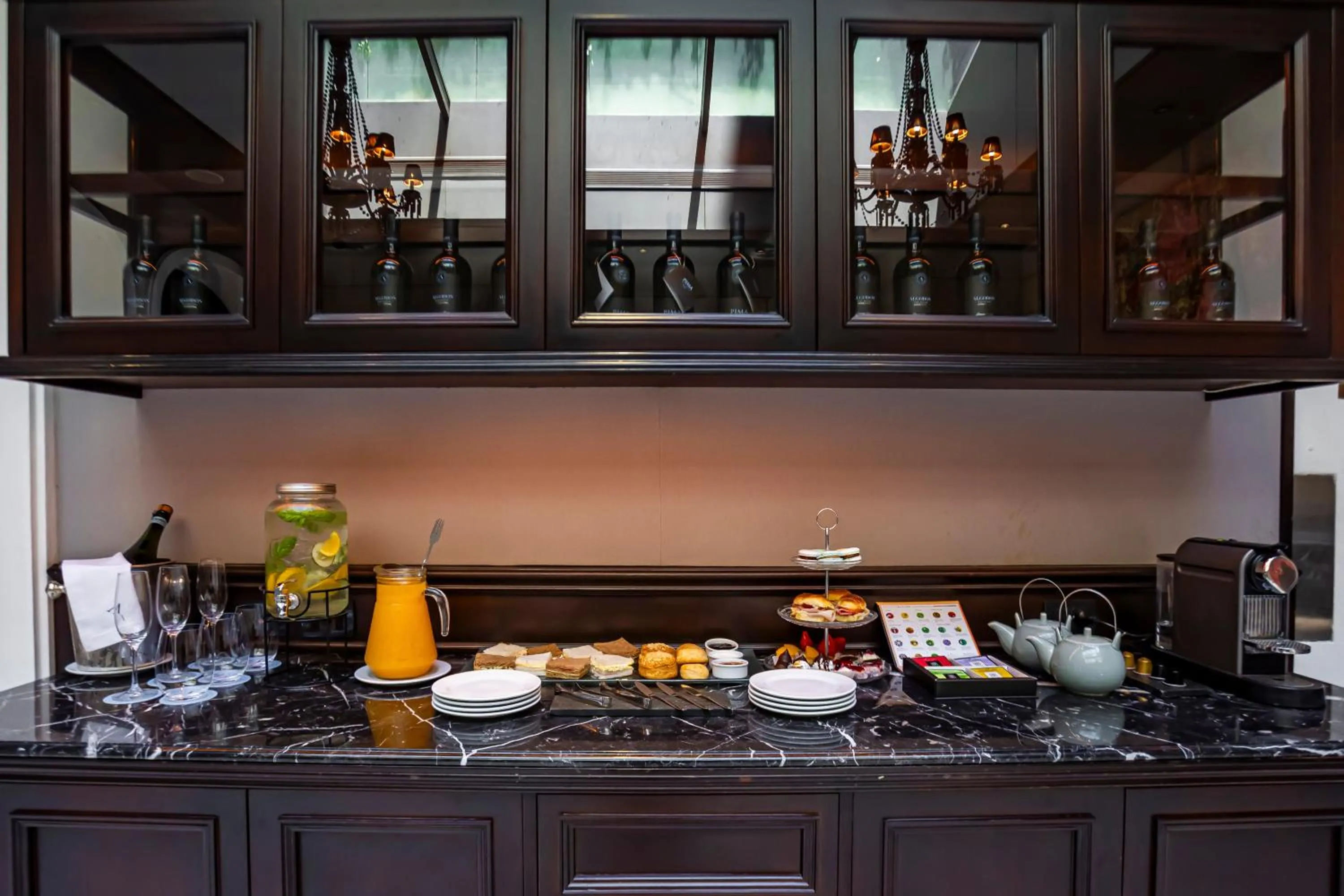 Coffee/tea facilities in Algodon Mansion