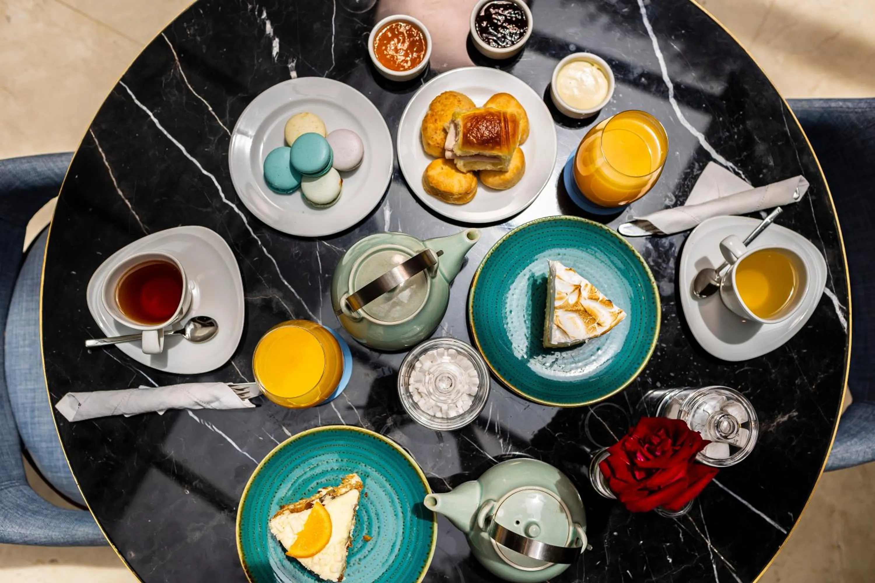 Food and drinks in Algodon Mansion