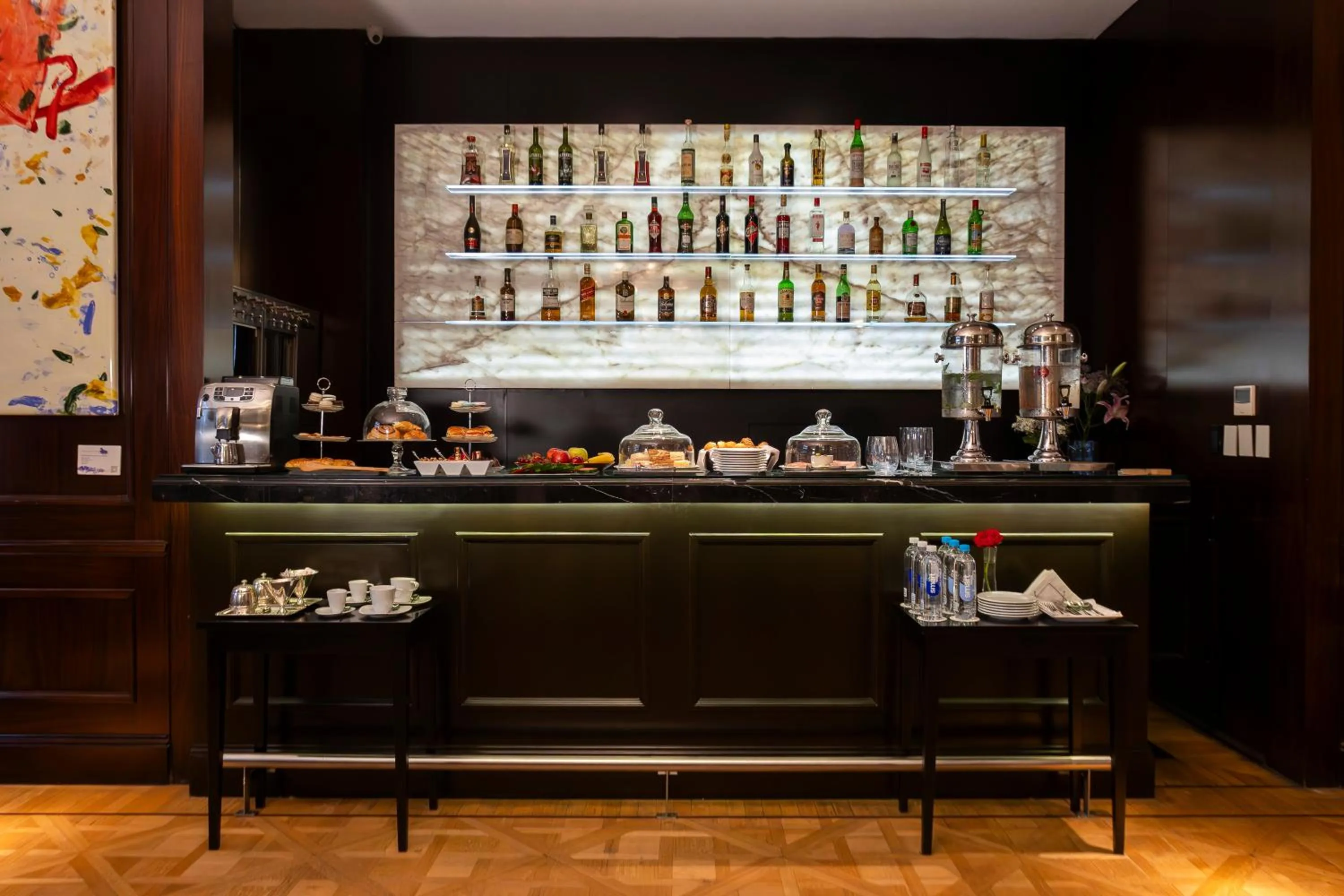 Restaurant/places to eat in Algodon Mansion