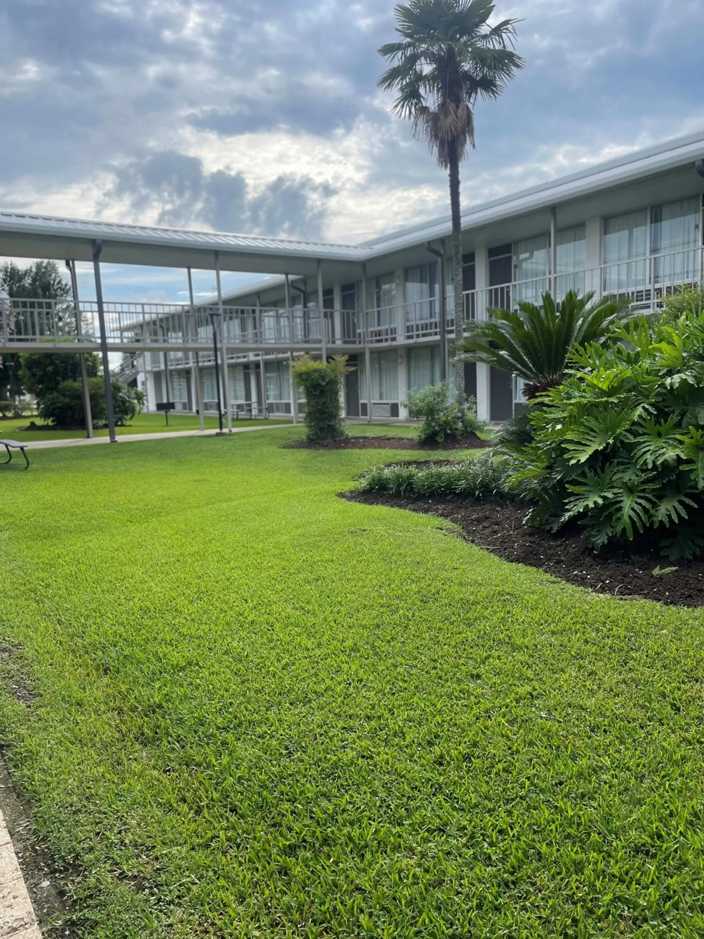 Inner courtyard view in Plantation Inn