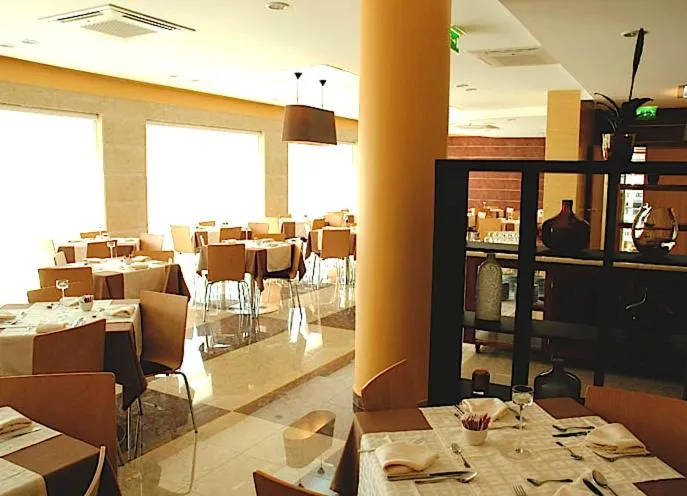 Restaurant/places to eat in Hotel O Novo Principe