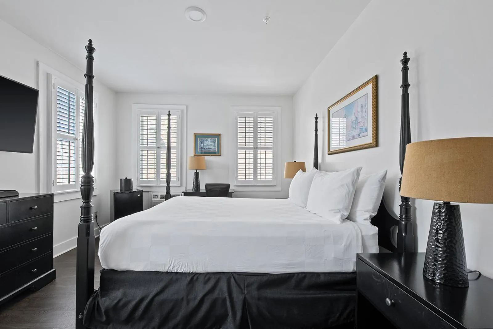 Bed in Historic Streetcar Inn