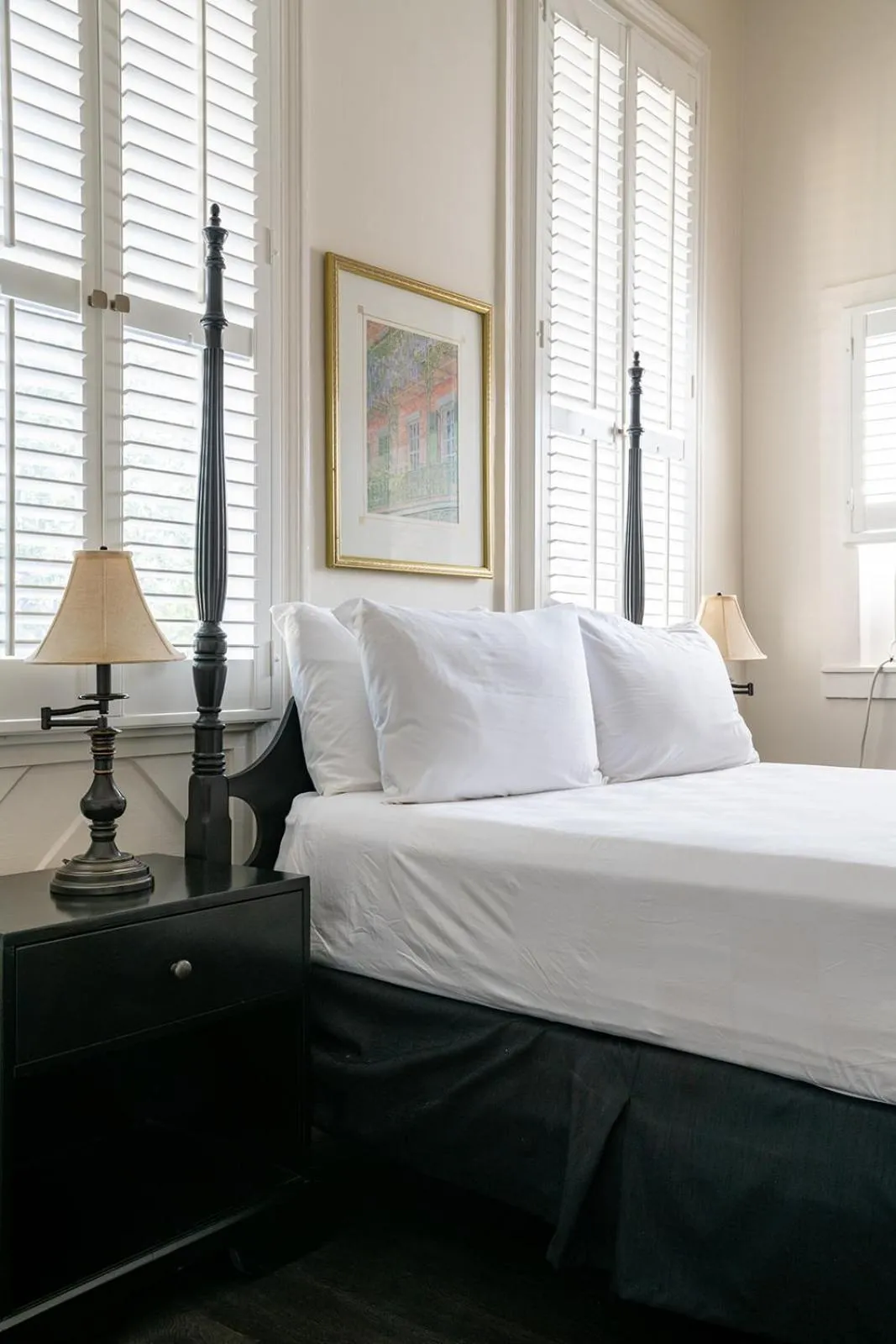 Bed in Historic Streetcar Inn