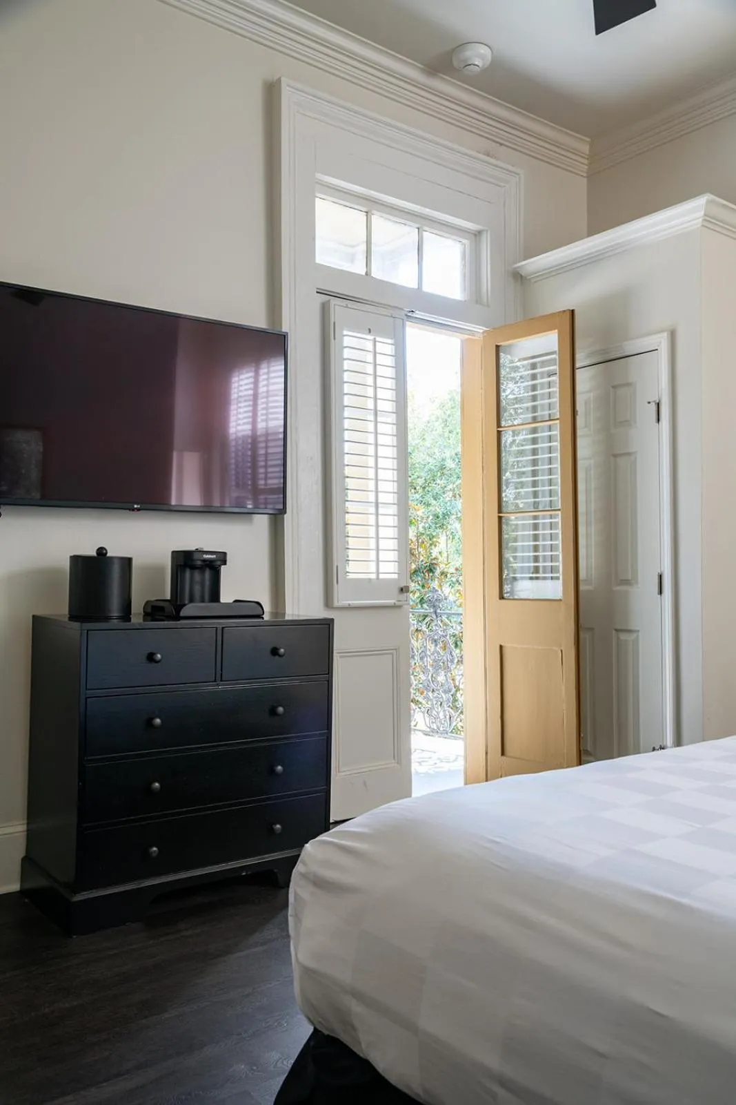 Bed in Historic Streetcar Inn