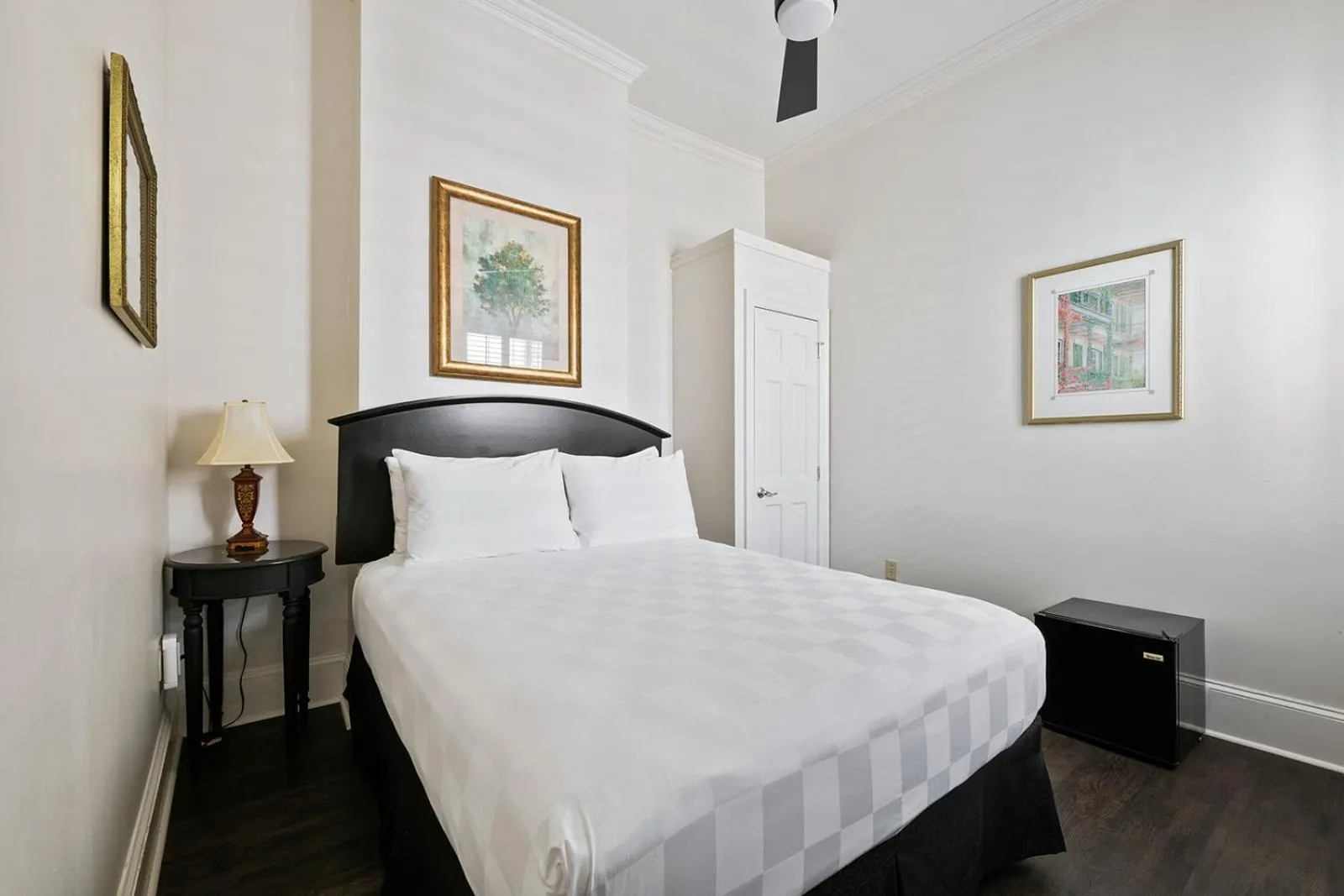 Bed in Historic Streetcar Inn