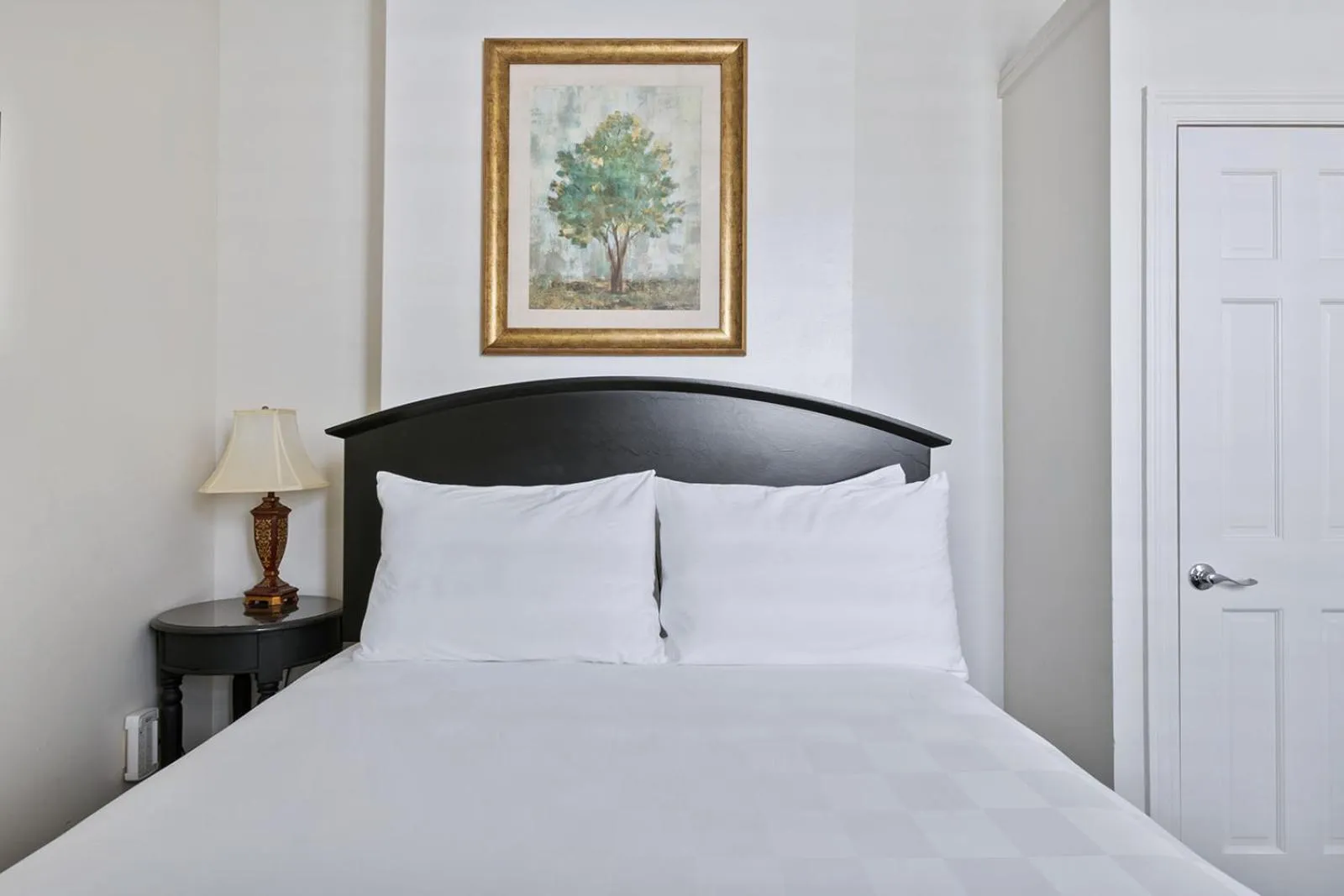 Bed in Historic Streetcar Inn