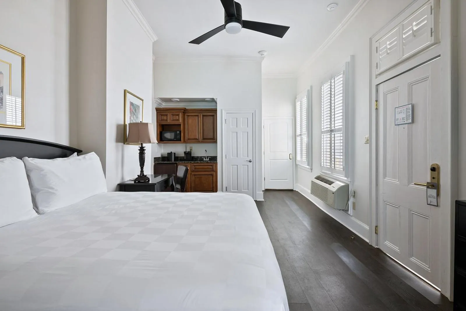 Bed in Historic Streetcar Inn