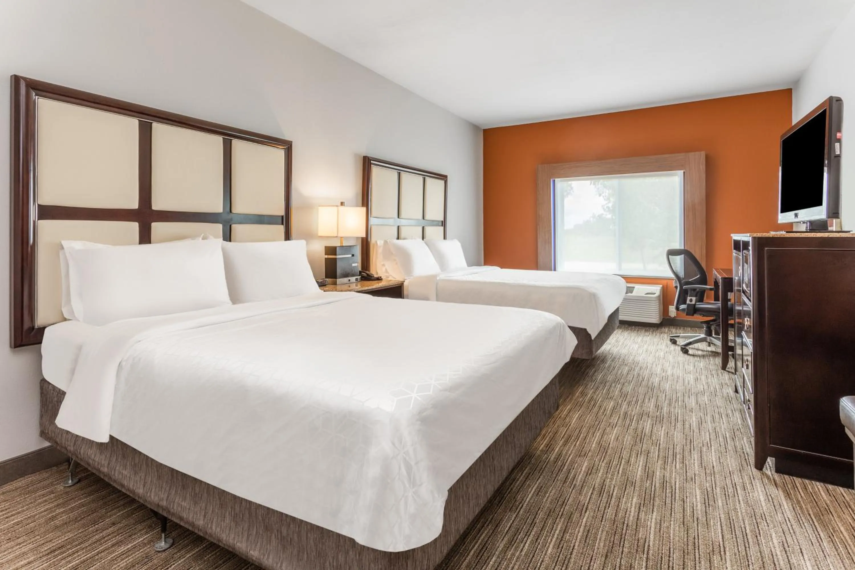 Photo of the whole room, Bed in Holiday Inn Express - Albert Lea by IHG