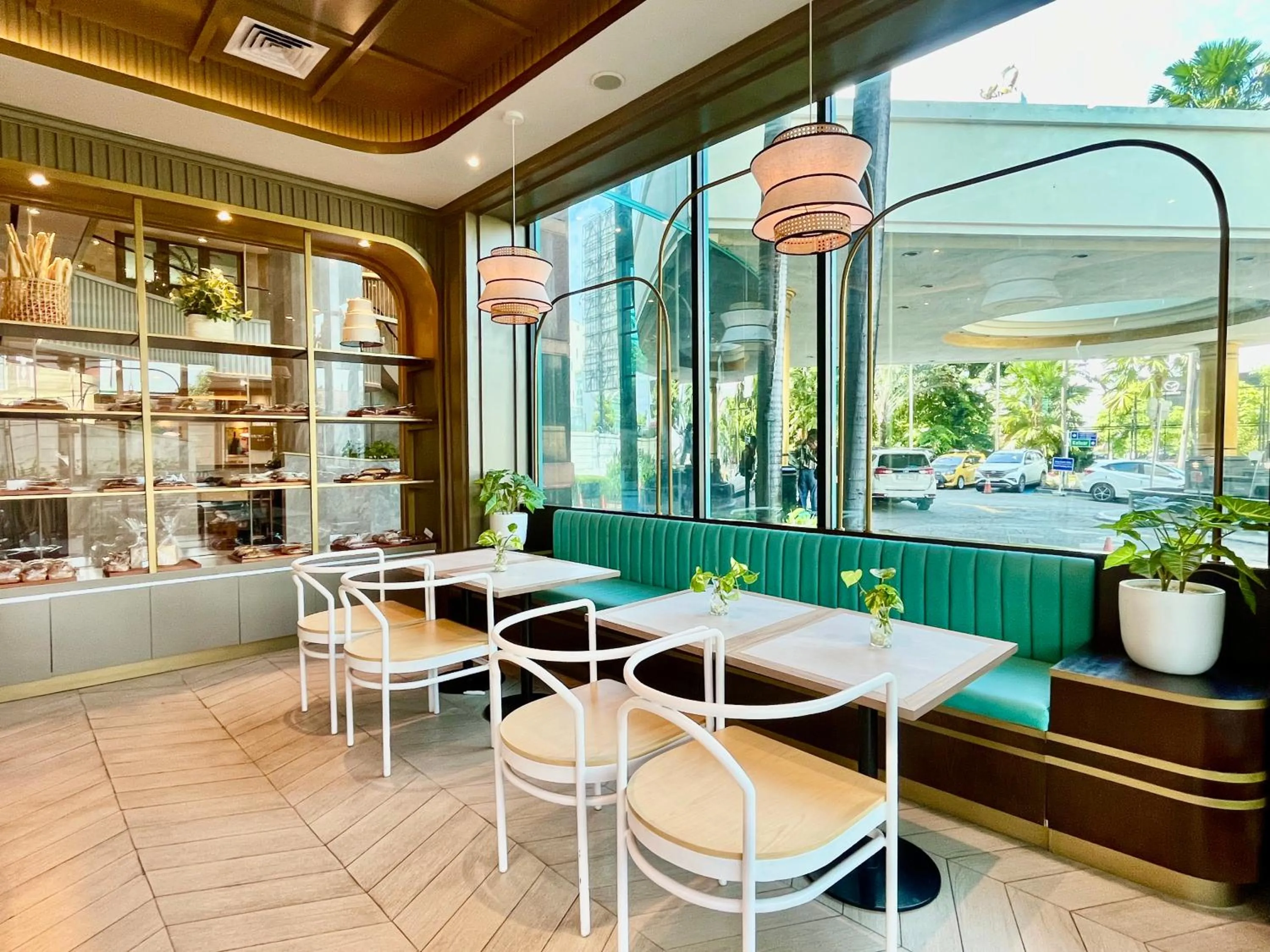 Restaurant/places to eat in The Acacia Hotel Jakarta