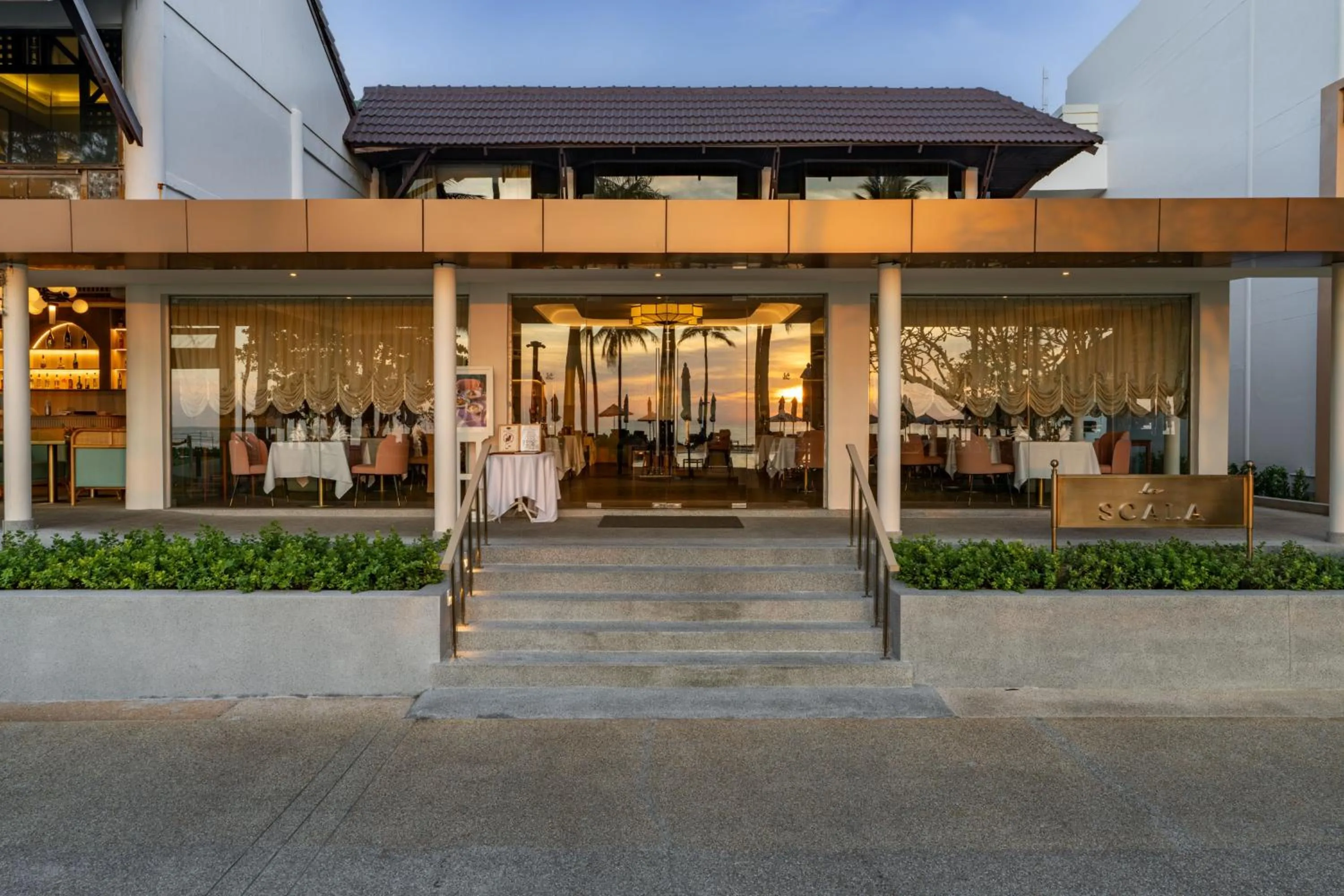 Restaurant/places to eat in Katathani Phuket Beach Resort - SHA Extra Plus