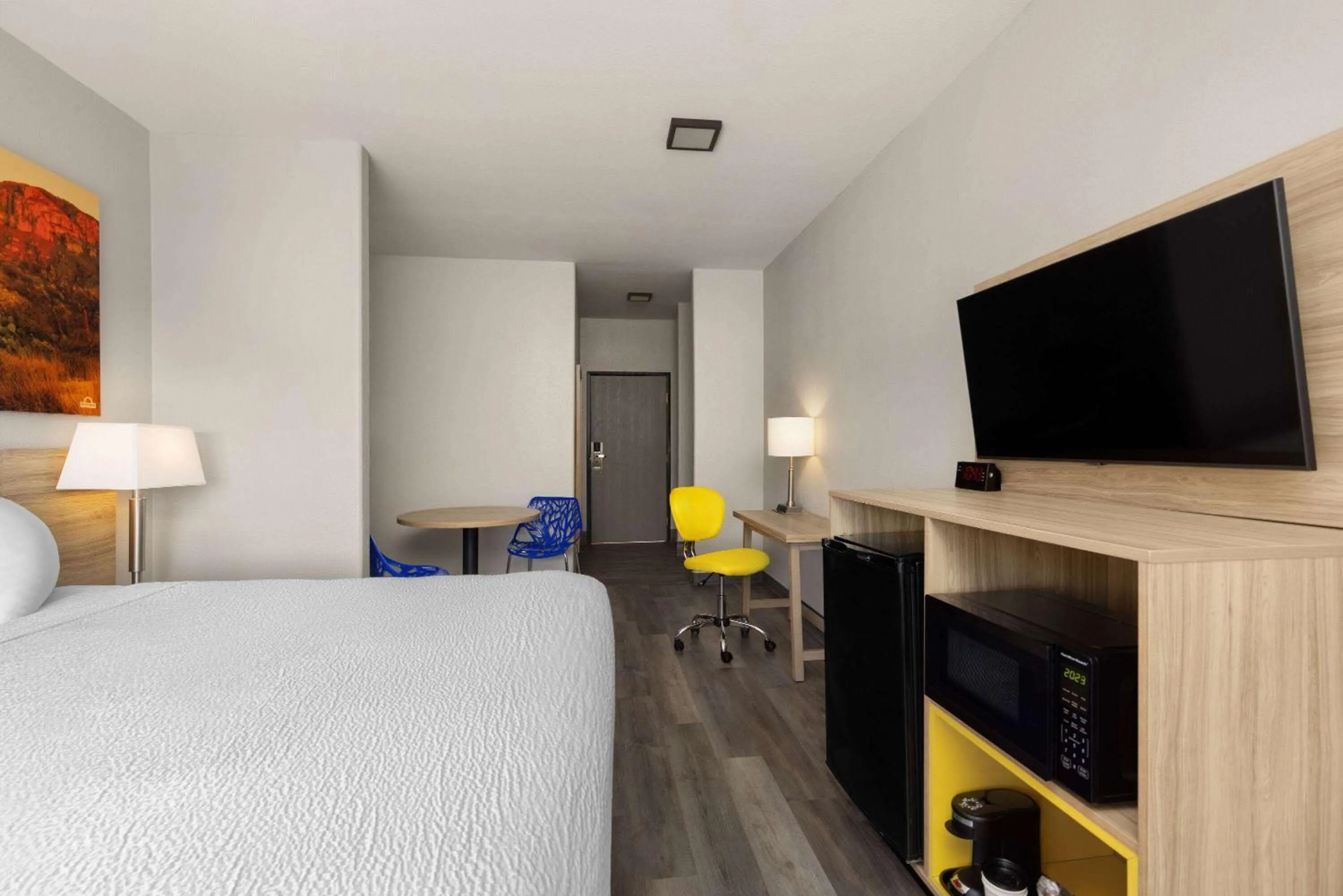 Photo of the whole room, Bed in Days Inn & Suites by Wyndham Tucson/Marana
